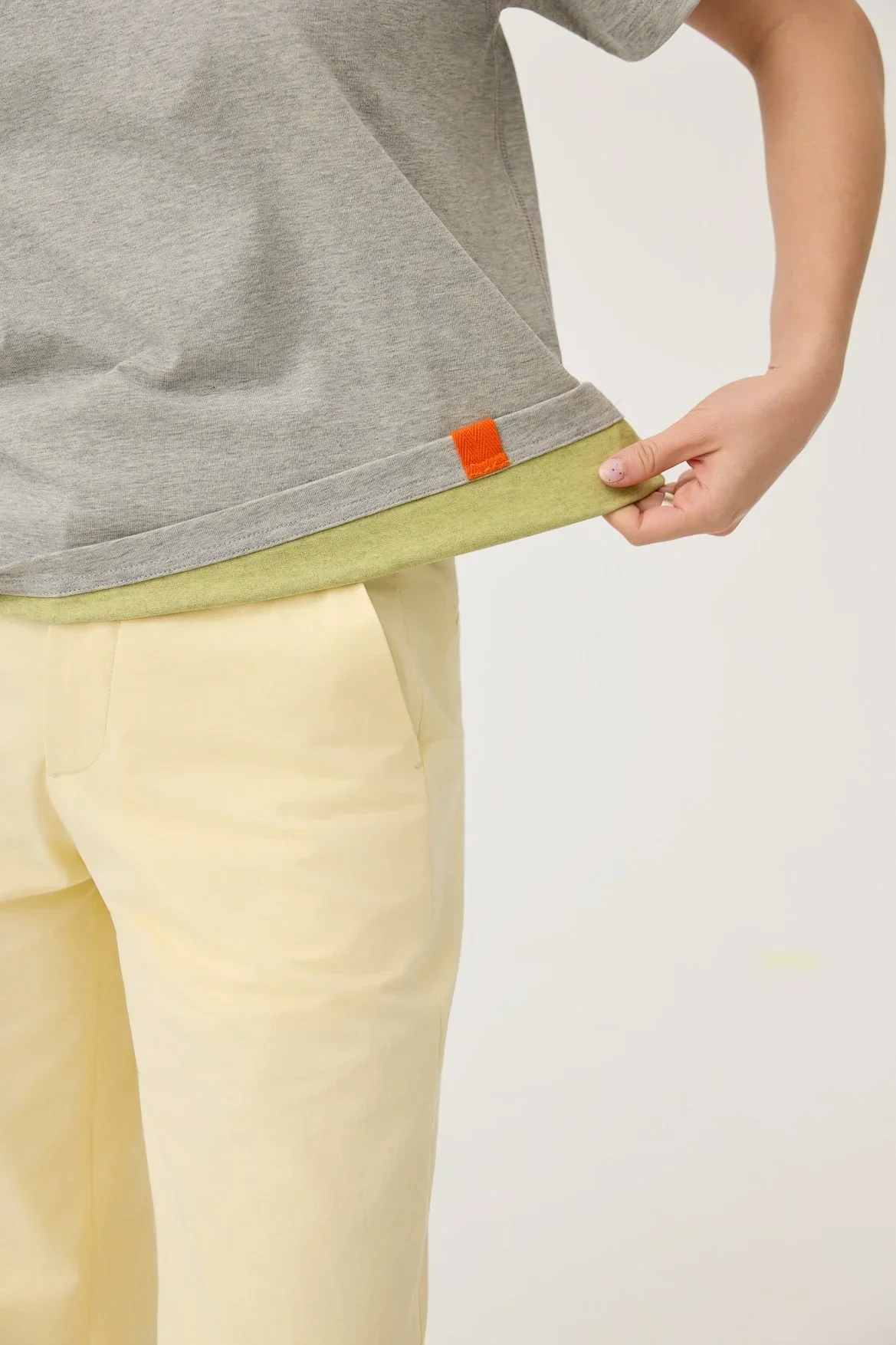3EIGHTH | Everyday Reversible Tee In Zinc Grey & Lemon Fizz - Image 3