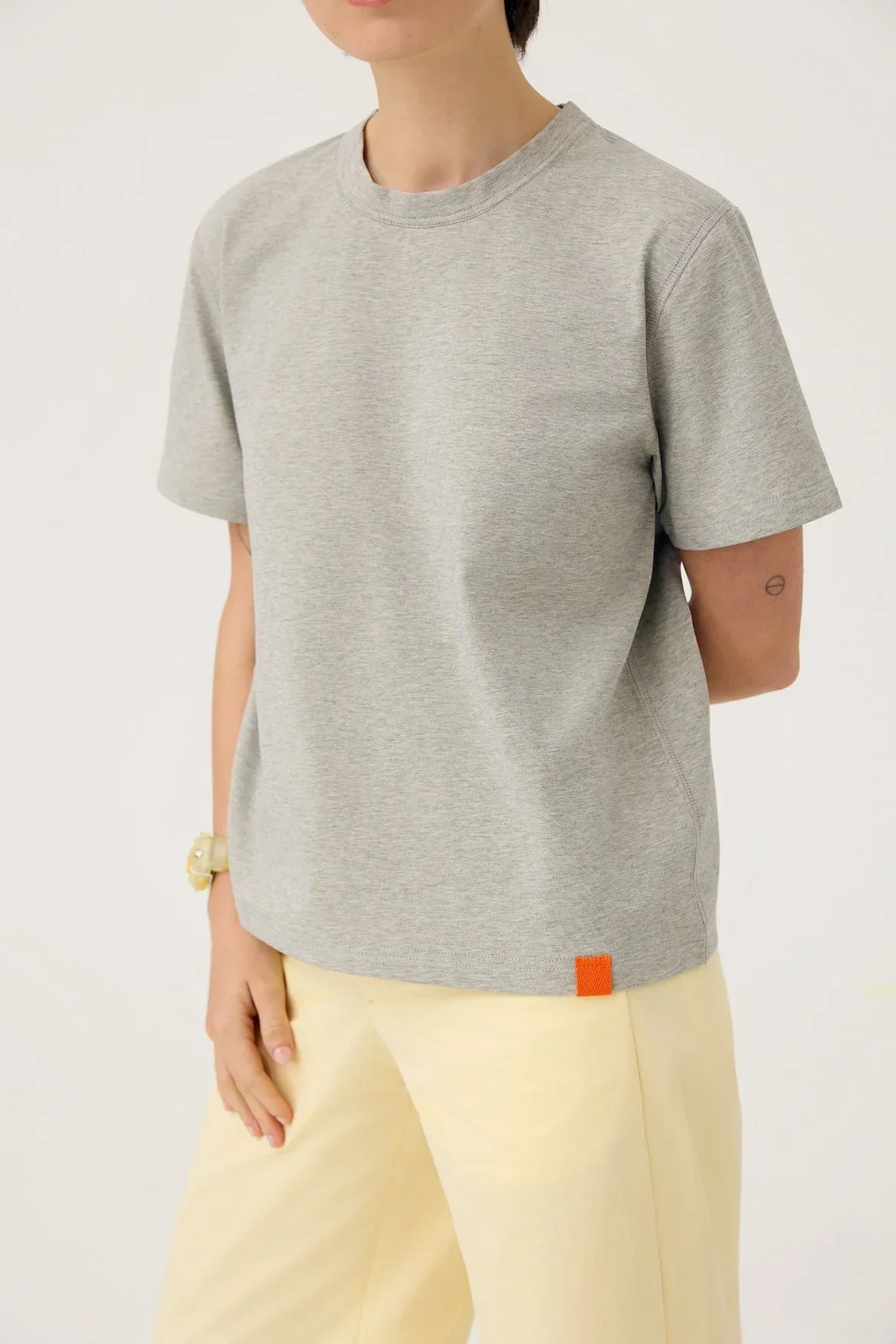 3EIGHTH | Everyday Reversible Tee In Zinc Grey & Lemon Fizz - Image 6