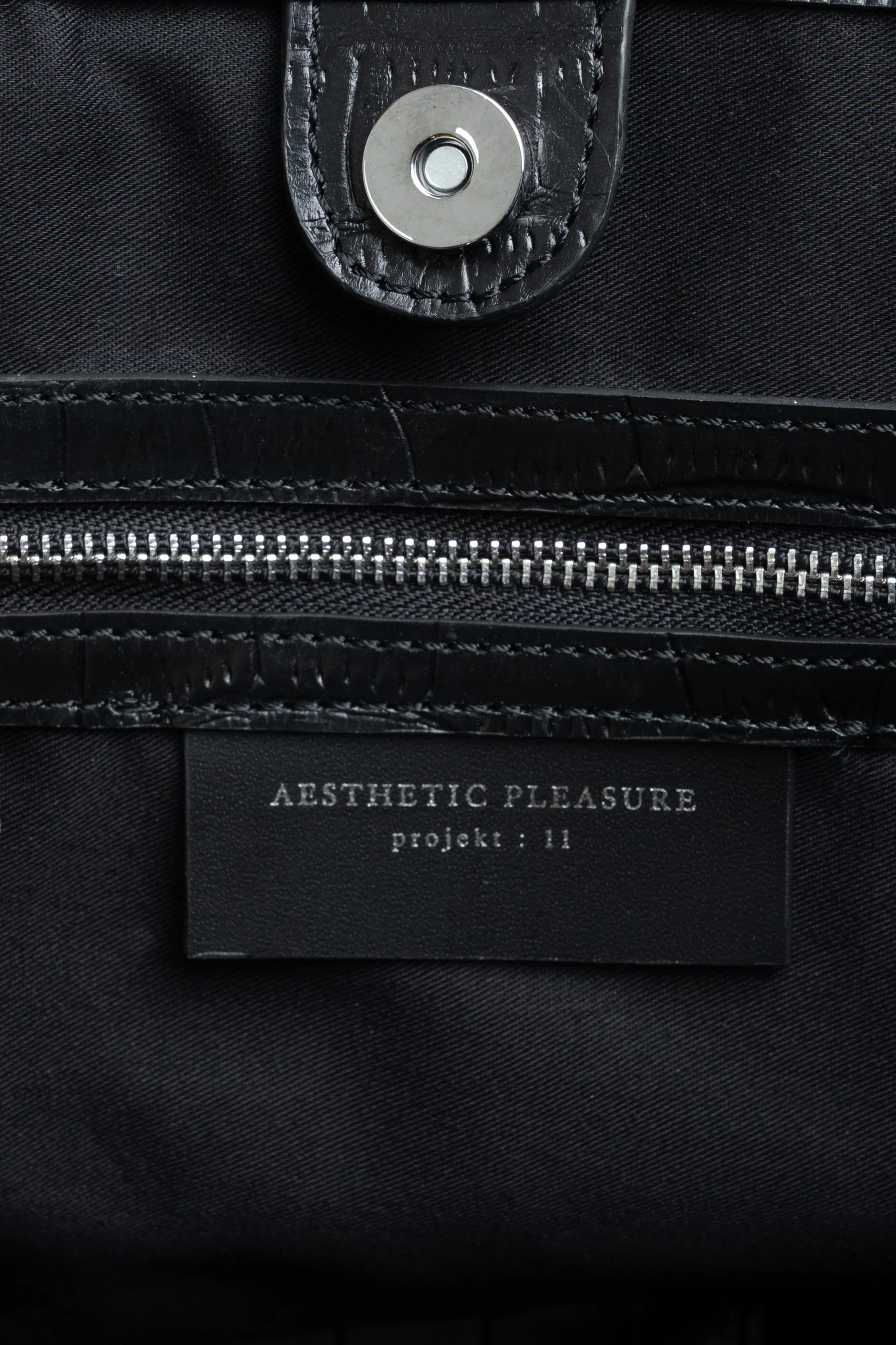 AESTHETIC PLEASURE | Essens Bag Alligator Black - Image 8