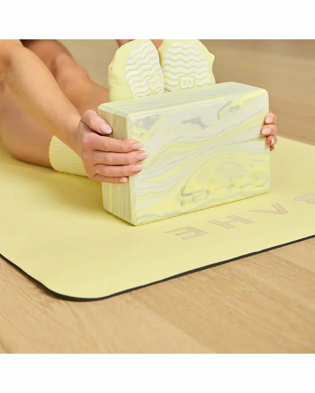 BAHE | Yoga Block 22.5x15x9cm - Pale Lemon Marble - Image 3