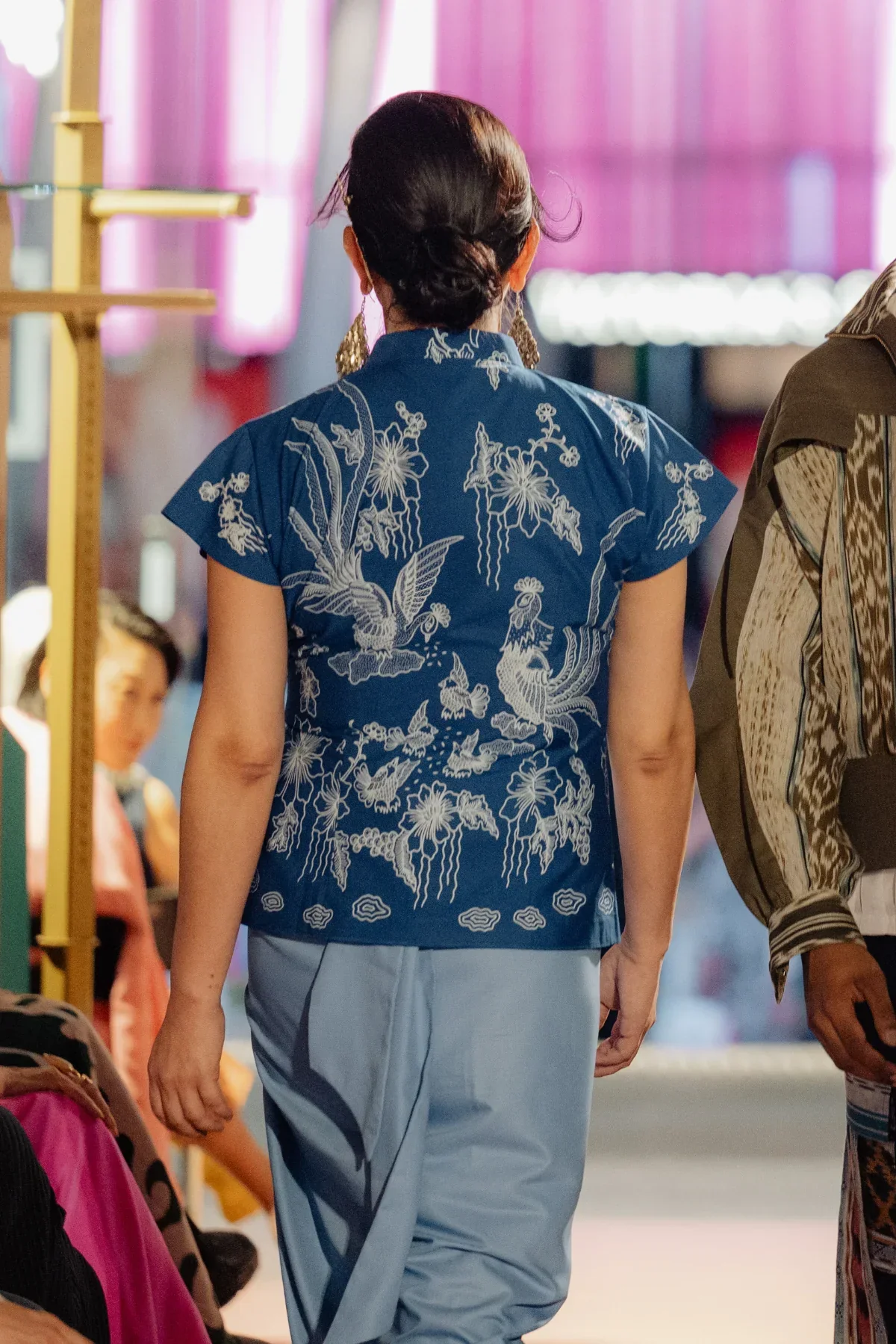 STUDIO GYPSIED | Batik Kebaya Sofea In Merak Indigo - Image 5