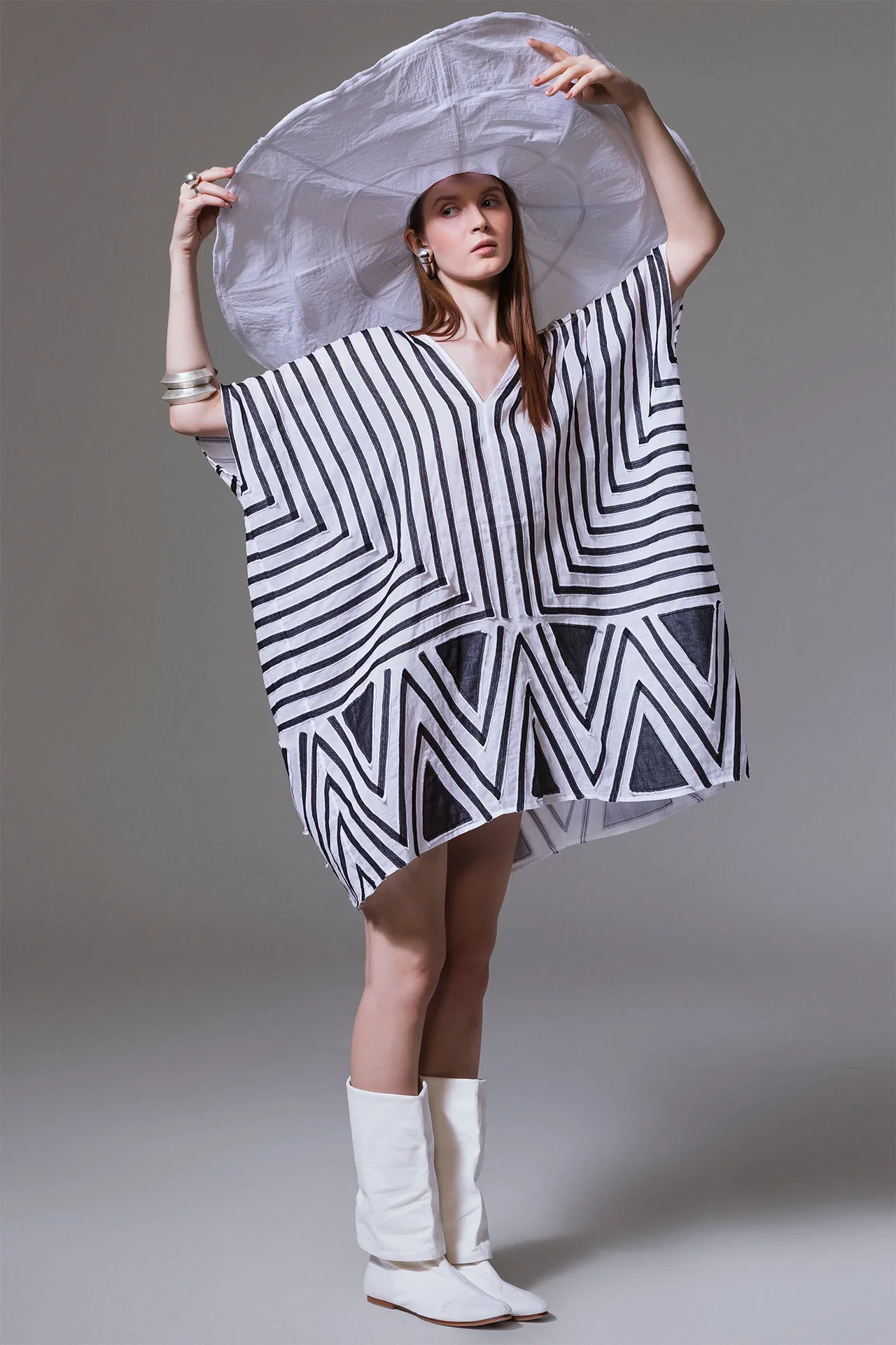 BIASA |AYLEEN - Oversized Tunic with Graphic Appliqué - Image 4