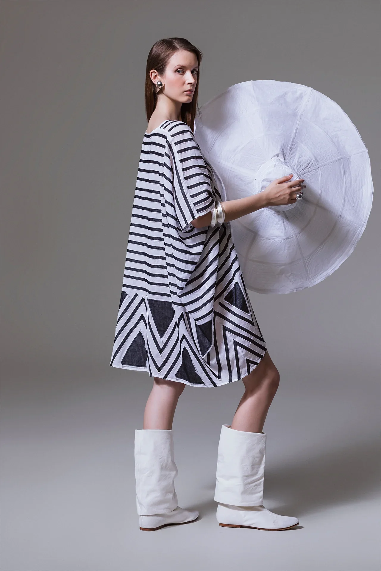 BIASA |AYLEEN - Oversized Tunic with Graphic Appliqué - Image 5
