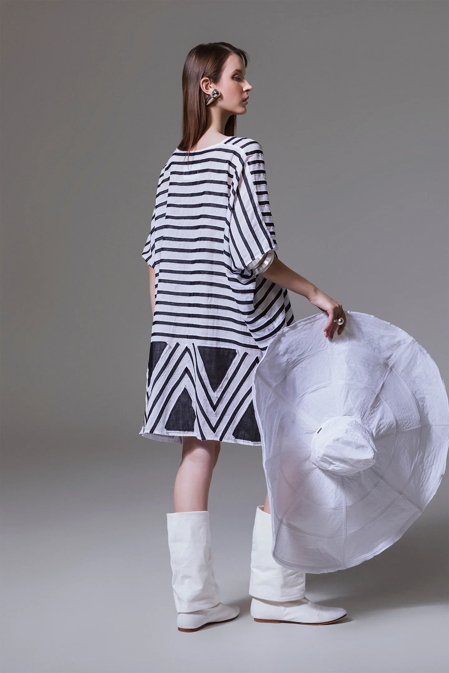 BIASA |AYLEEN - Oversized Tunic with Graphic Appliqué - Image 6