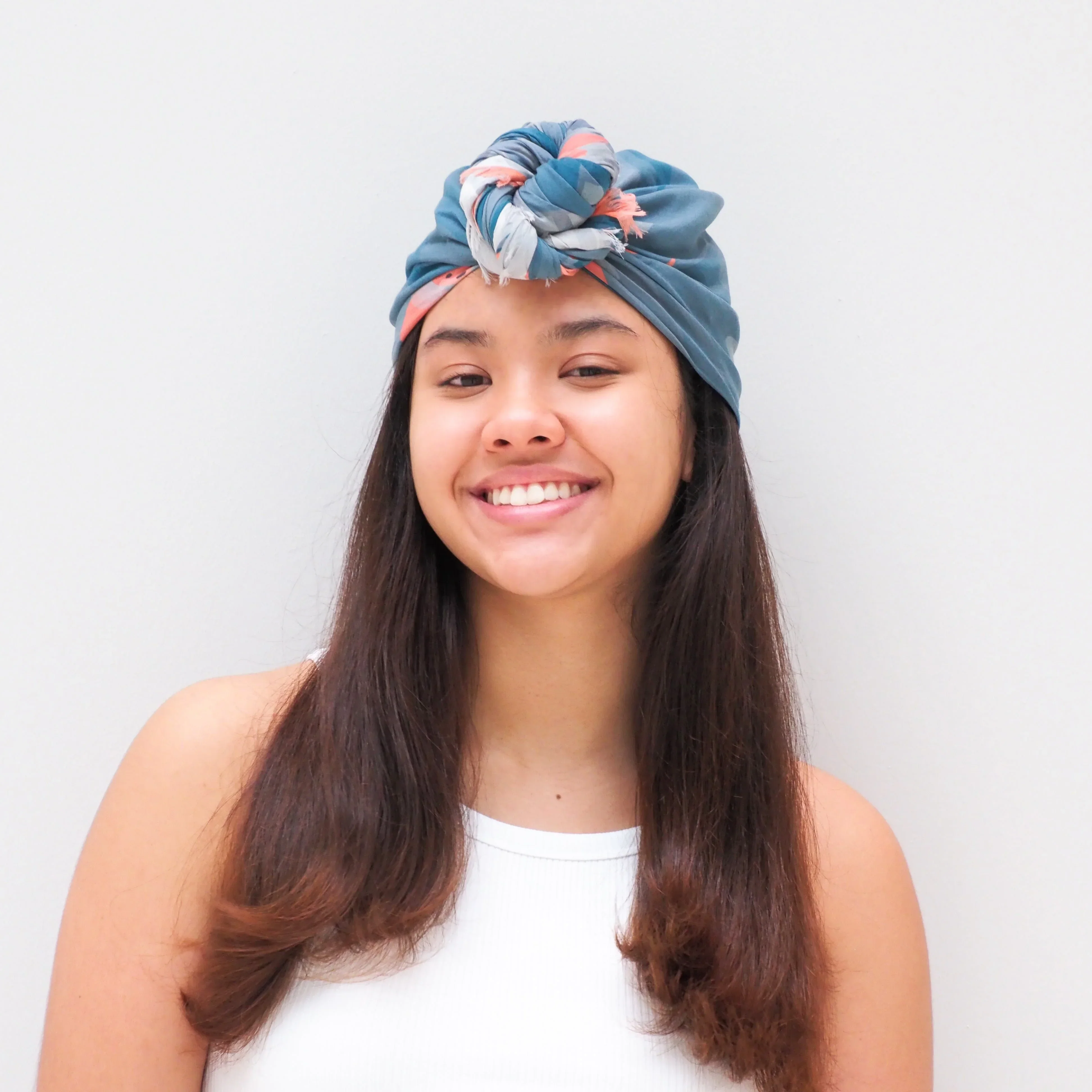 BINARY STYLE | Playful Otters 115x115cm Square Scarf - Image 5