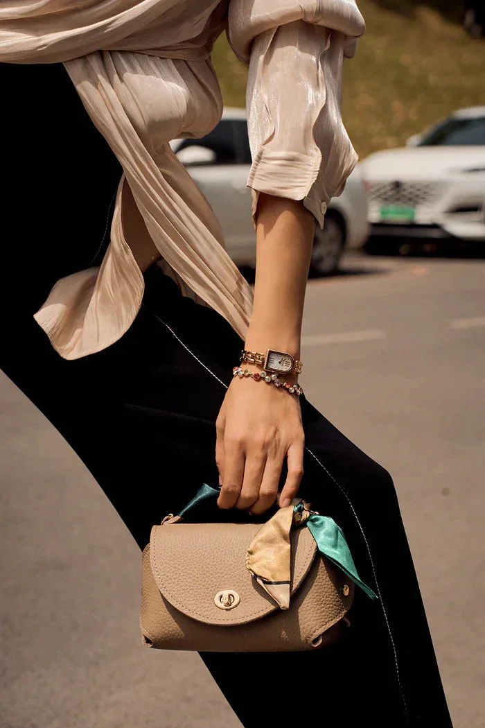 BLACK BY BLUE BRAVE | THCN N· II White Mother-of-Pearl Rose Gold Bracelet Watch - Image 2