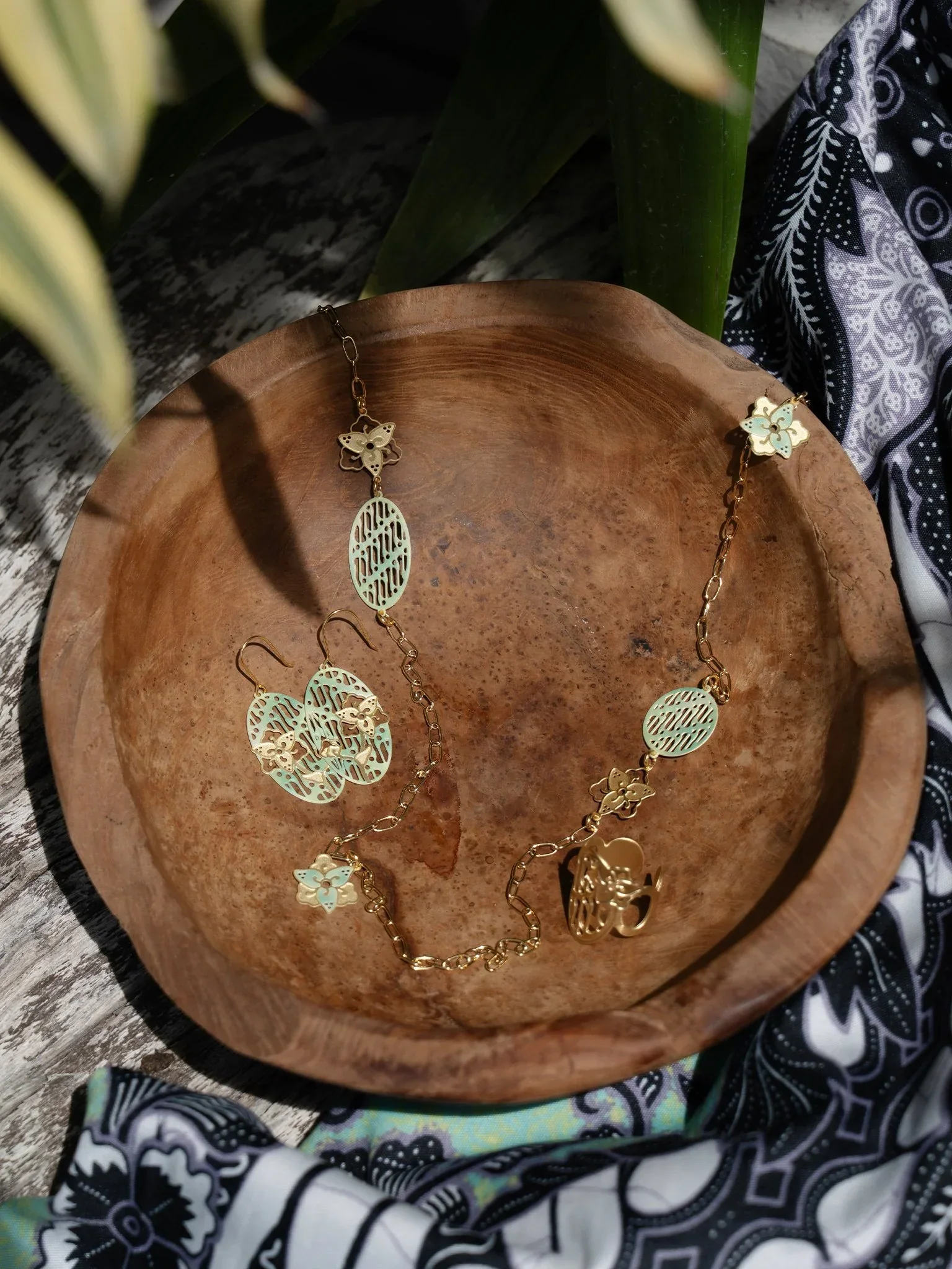 EMBRACE JEWELLERY | Parang Floral Necklace - Image 4