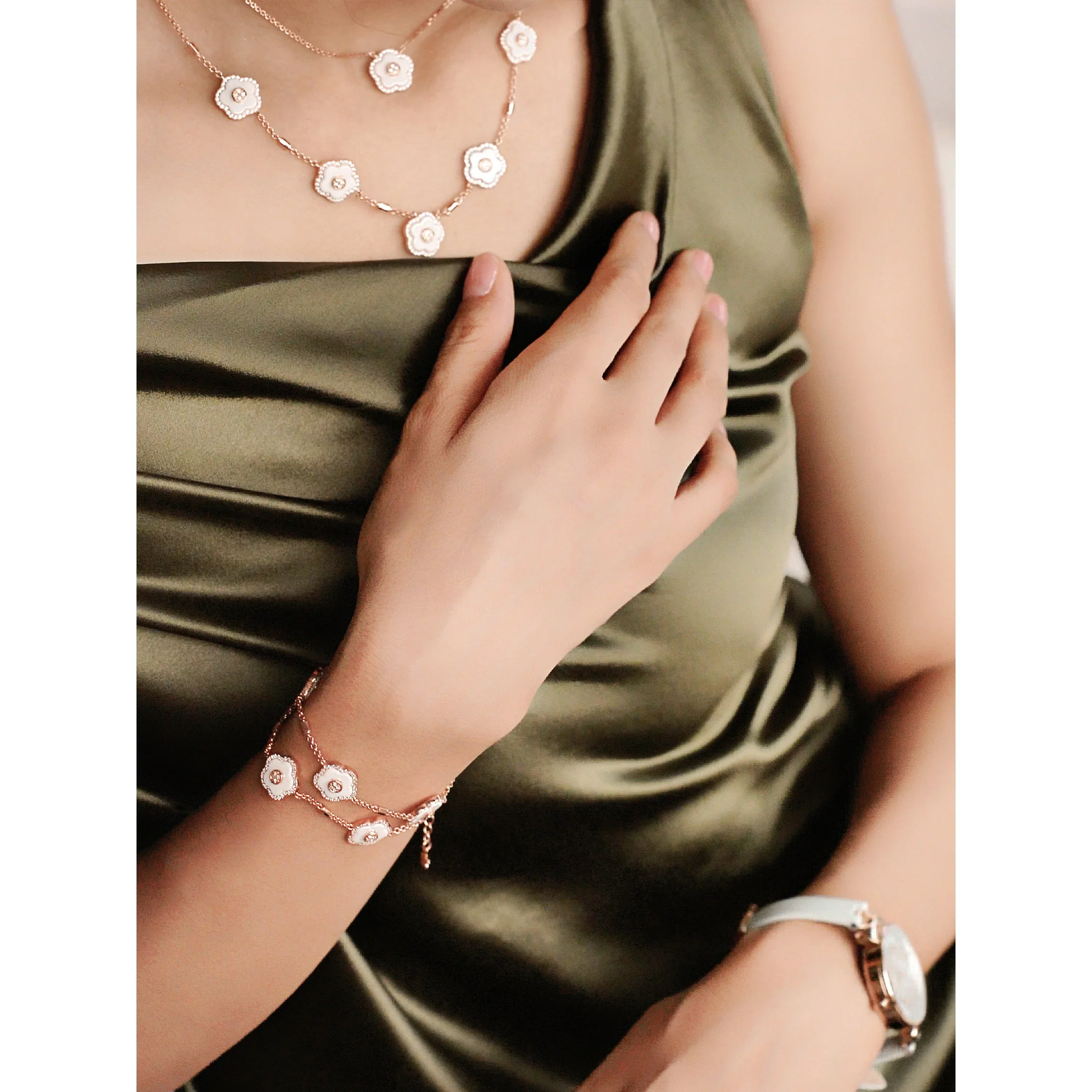 BLACK BY BLUE BRAVE | Classic Flower Necklace Brass 18k Rosegold Plating & White Ceramic 420-650mm With Sliding Clasp - Image 3