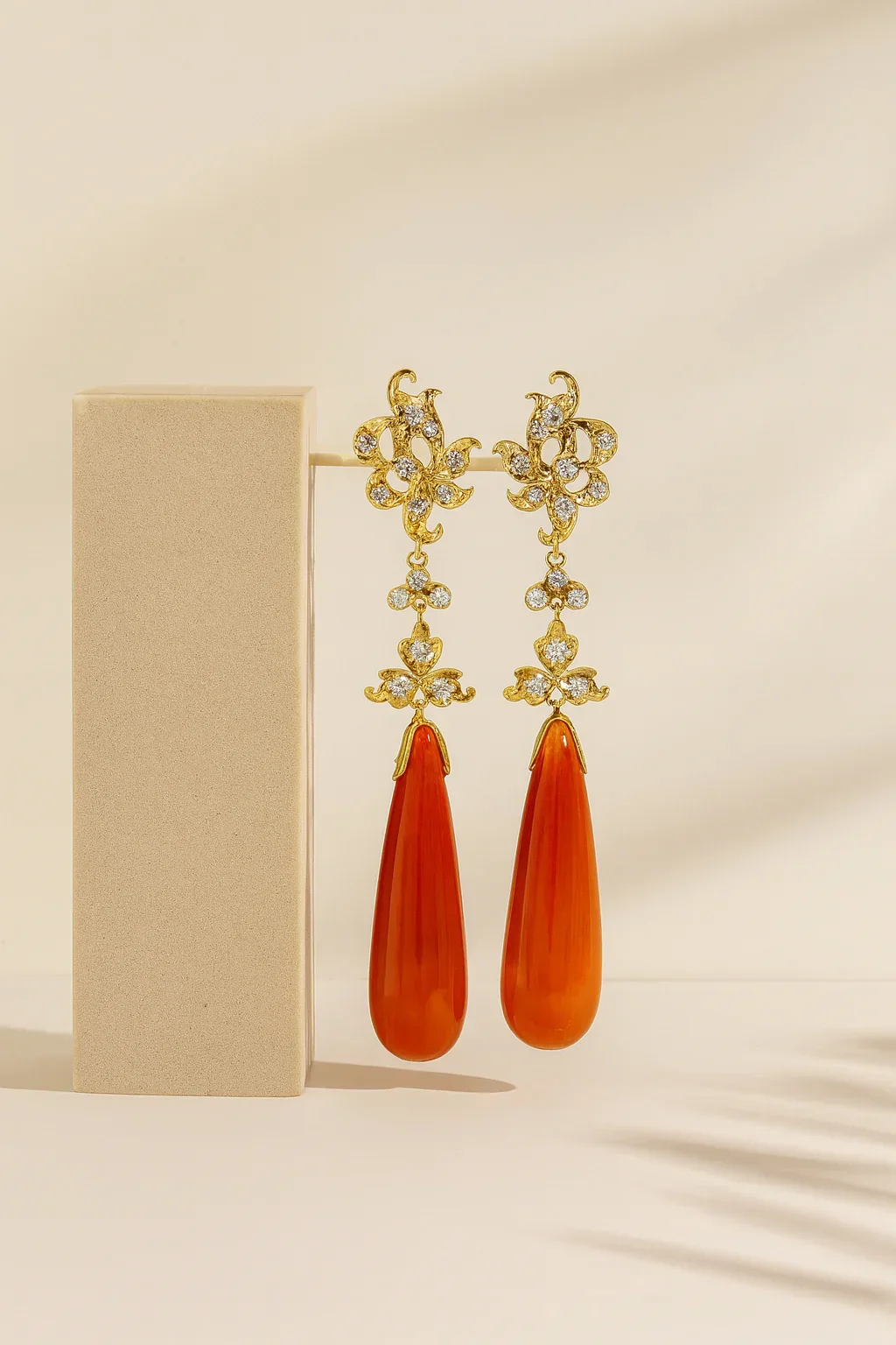 FOUNDATION JEWELLERS | 750 Y/G Peranakan Natural Diamond & Brown Jade Earring "Flower" 5.87gm Br.Jade 2-12.64gm D28-0.74ct