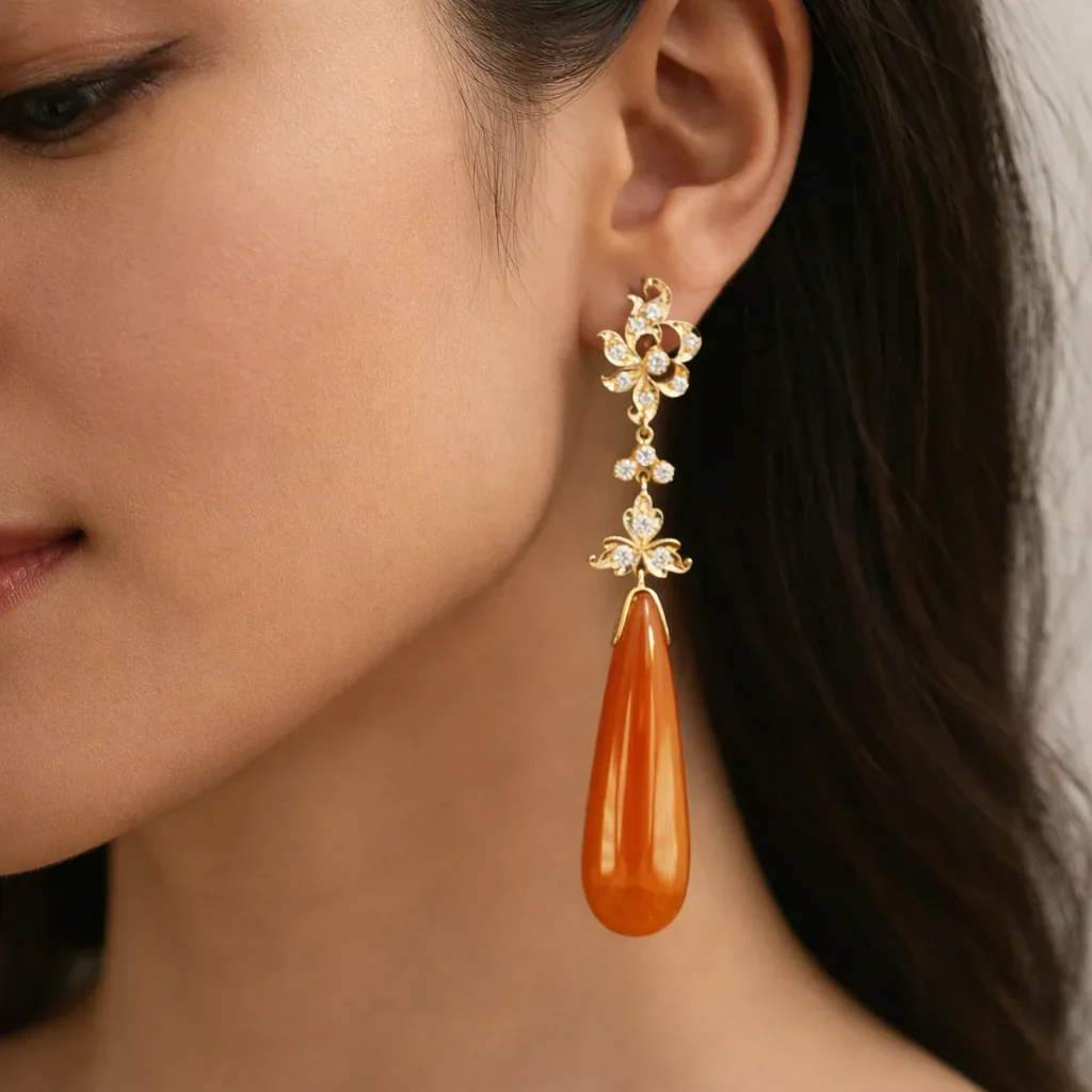 FOUNDATION JEWELLERS | 750 Y/G Peranakan Natural Diamond & Brown Jade Earring "Flower" 5.87gm Br.Jade 2-12.64gm D28-0.74ct - Image 2