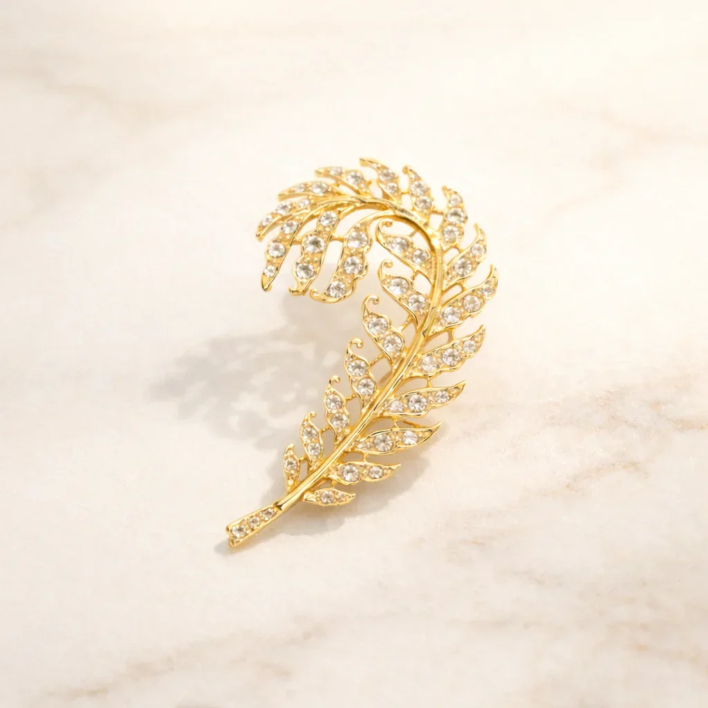 FOUNDATION JEWELLERS | 750 Y/G Peranakan Natural Diamond Pendant Brooch "Royal Feather" 6.57gm D53-0.48ct