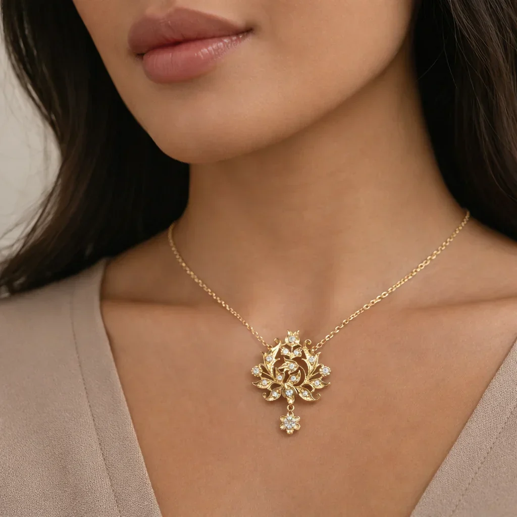 FOUNDATION JEWELLERS | 750 Y/G Peranakan Natural Diamond Pendant On Chain "4.80gm D1-0.14ct D15-0.32ct - Image 2