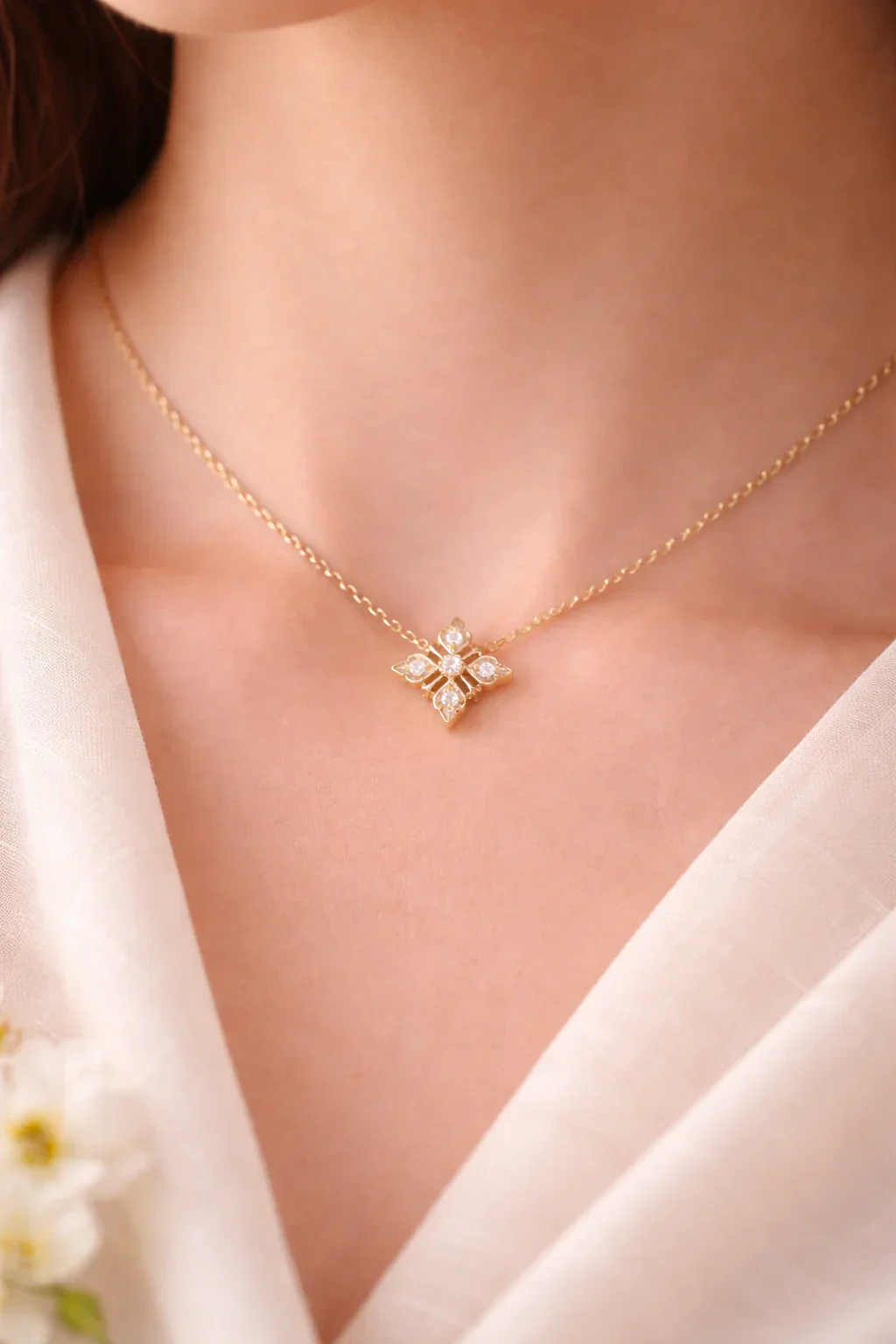 FOUNDATION JEWELLERS | 750 Y/G Peranakan Natural Diamond Pendant On Chain "Flower" 2.30gm D5-0.14ct - Image 2