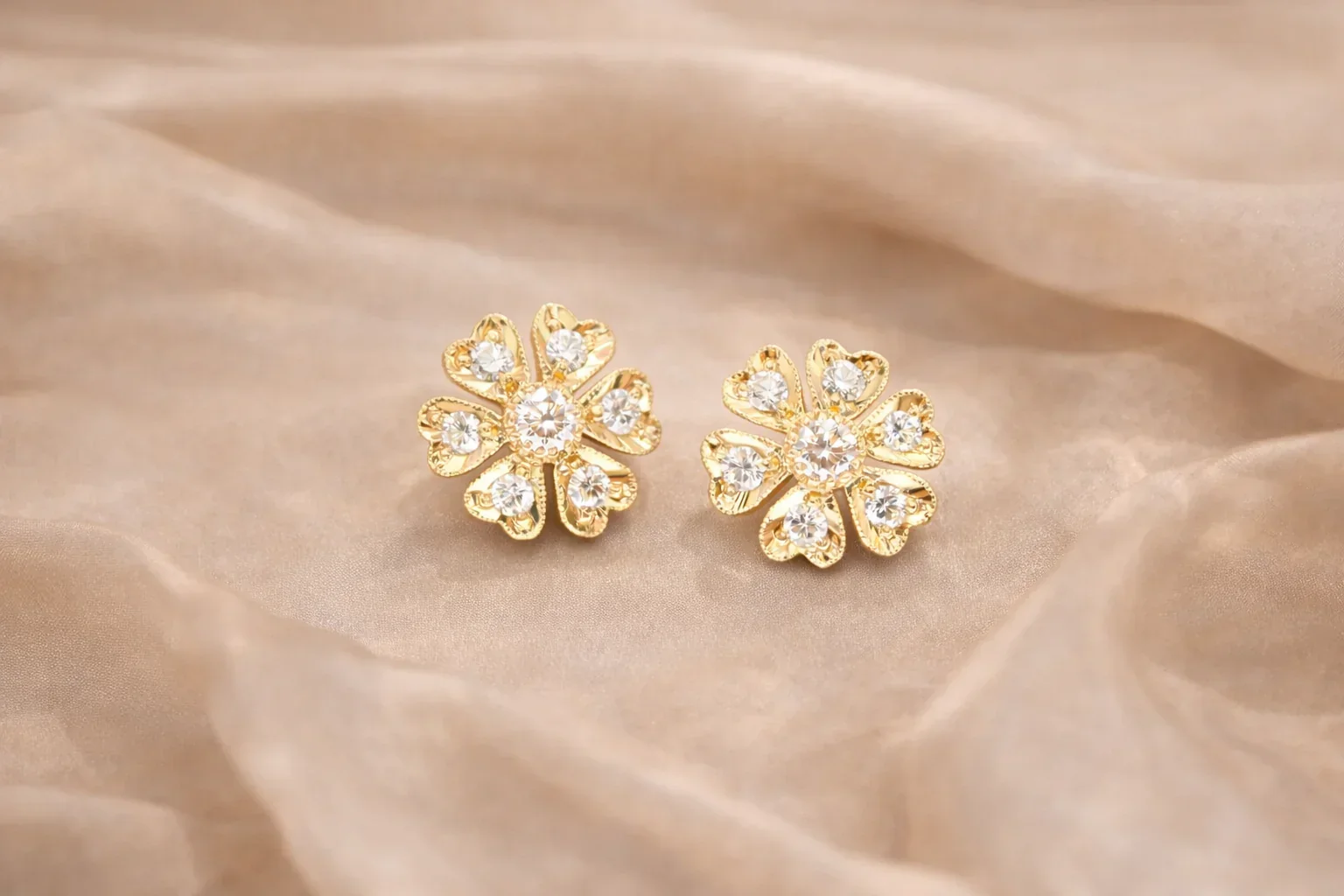 FOUNDATION JEWELLERS | 750 Y/G Peranakan Natural Diamond Stud Earrings "Flower" 4.03gm D2-0.22ct D12-0.41ct