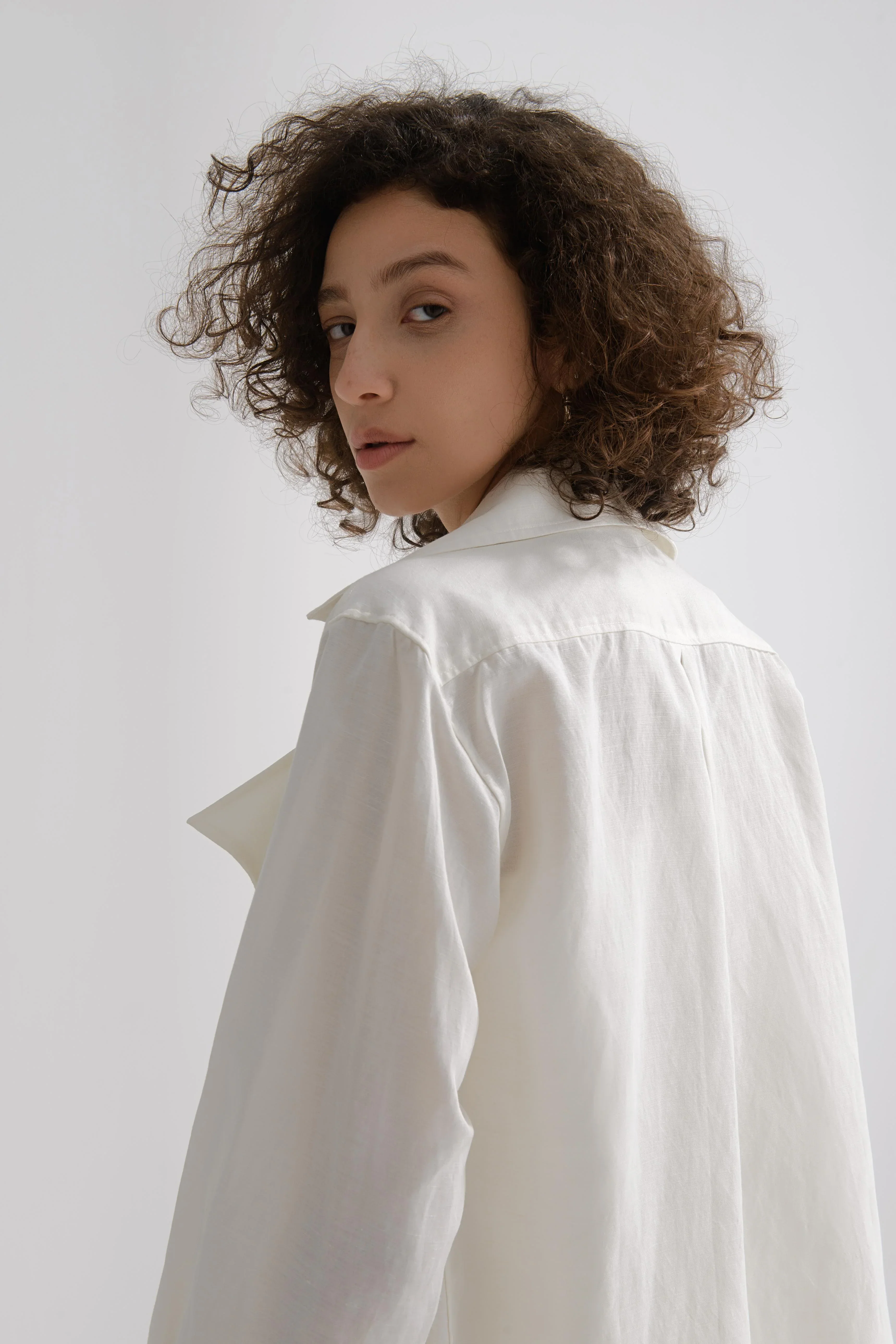 LAYERPLAN | Liora Linen Double-Breasted Shirt Jacket - Image 3