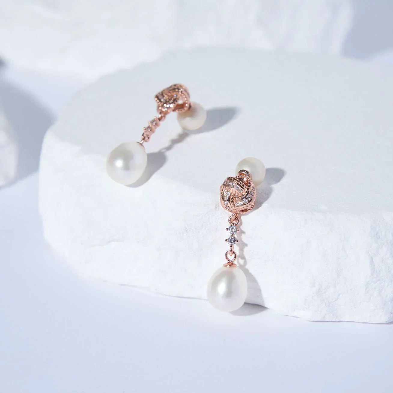 PEARLY LUSTRE | Asian Civilisations Museum Elegant Freshwater Pearl Earrings WE00878 | ACM Collection - Image 2