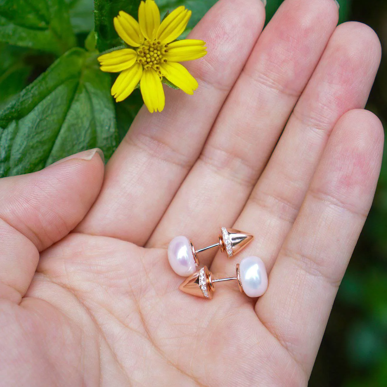 PEARLY LUSTRE | Asian Civilisations Museum Freshwater Pearl Earrings WE00052 | ACM Collection - Image 5