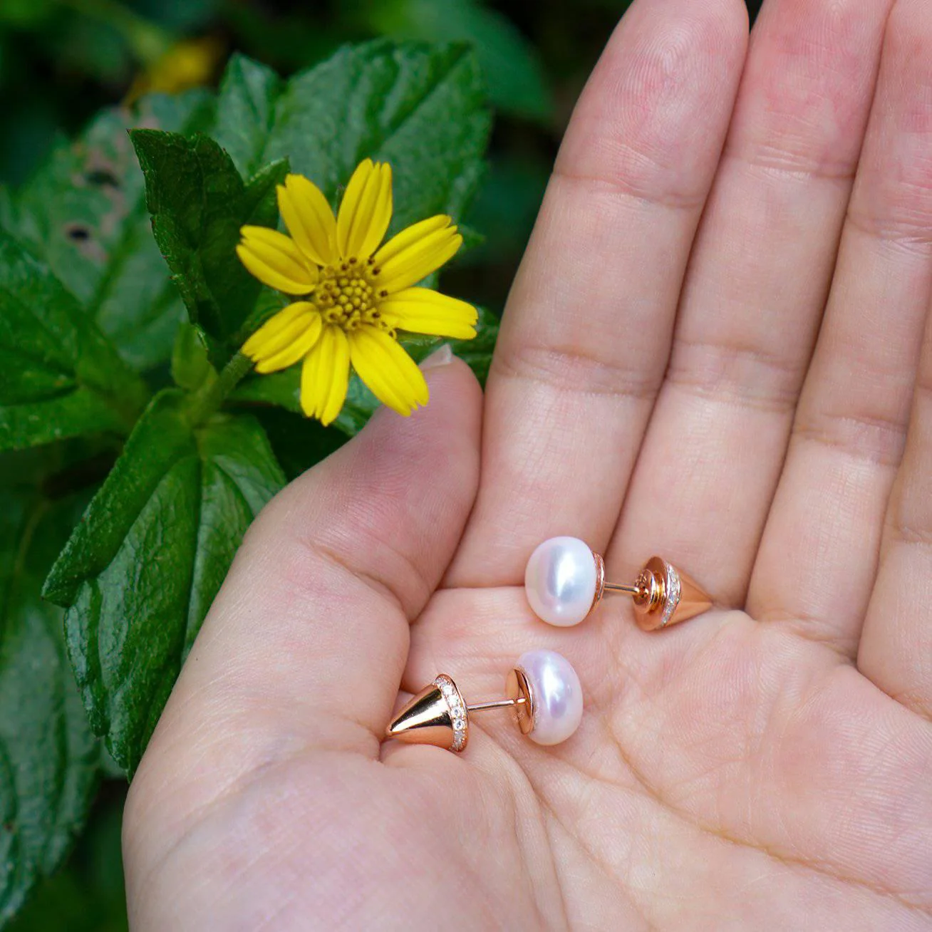 PEARLY LUSTRE | Asian Civilisations Museum Freshwater Pearl Earrings WE00052 | ACM Collection - Image 6