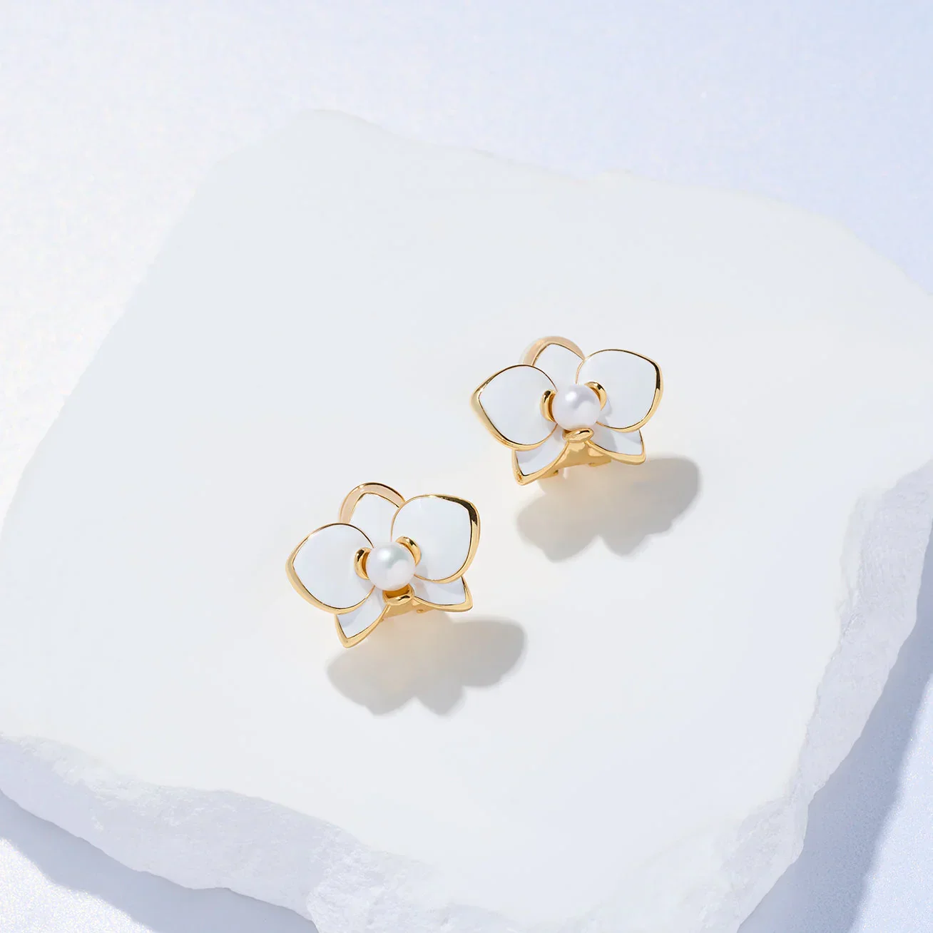 PEARLY LUSTRE | Clip-On Top Grade Freshwater Pearl Earrings WE00832 | ORCHID - Image 2