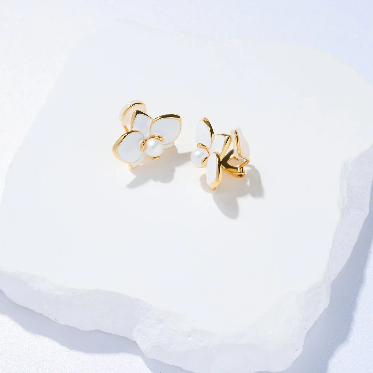PEARLY LUSTRE | Clip-On Top Grade Freshwater Pearl Earrings WE00832 | ORCHID - Image 3