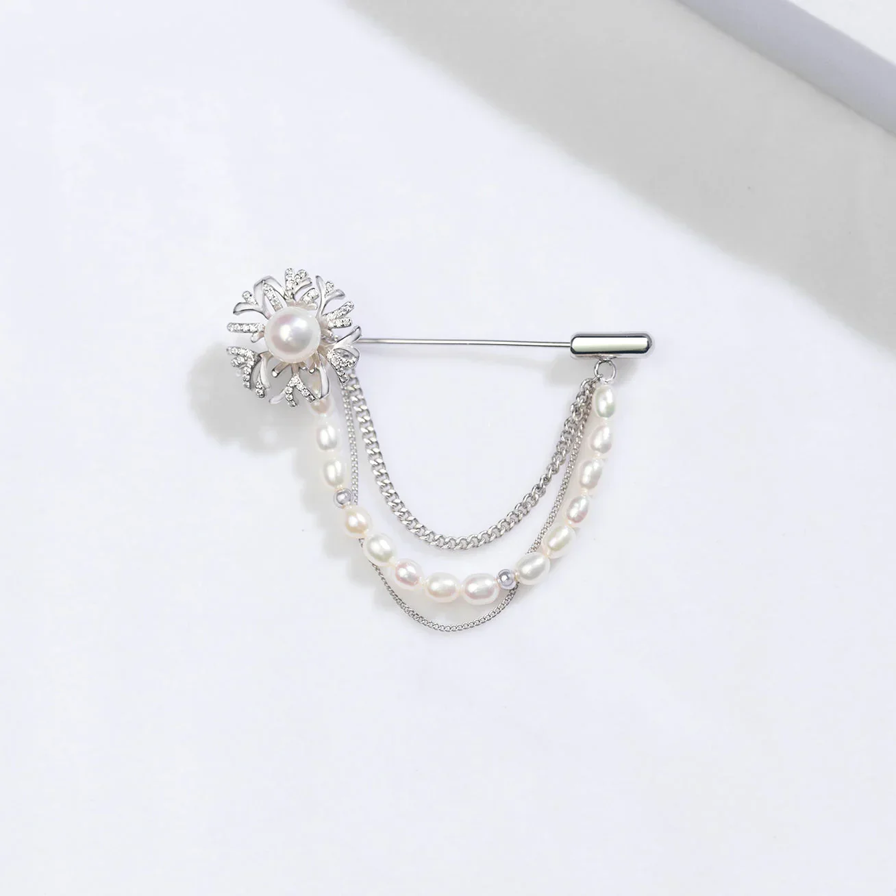 PEARLY LUSTRE | Elegant Freshwater Pearl Brooch WC00052 | GARDENS - Image 2