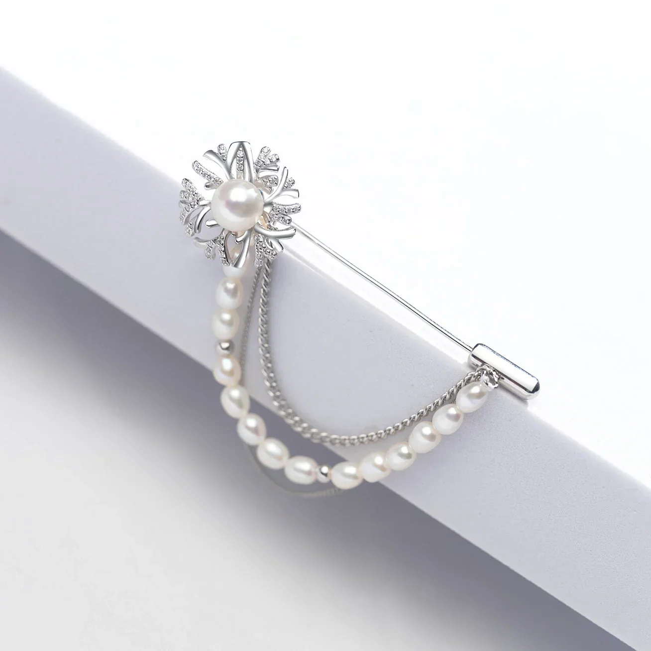 PEARLY LUSTRE | Elegant Freshwater Pearl Brooch WC00052 | GARDENS - Image 3