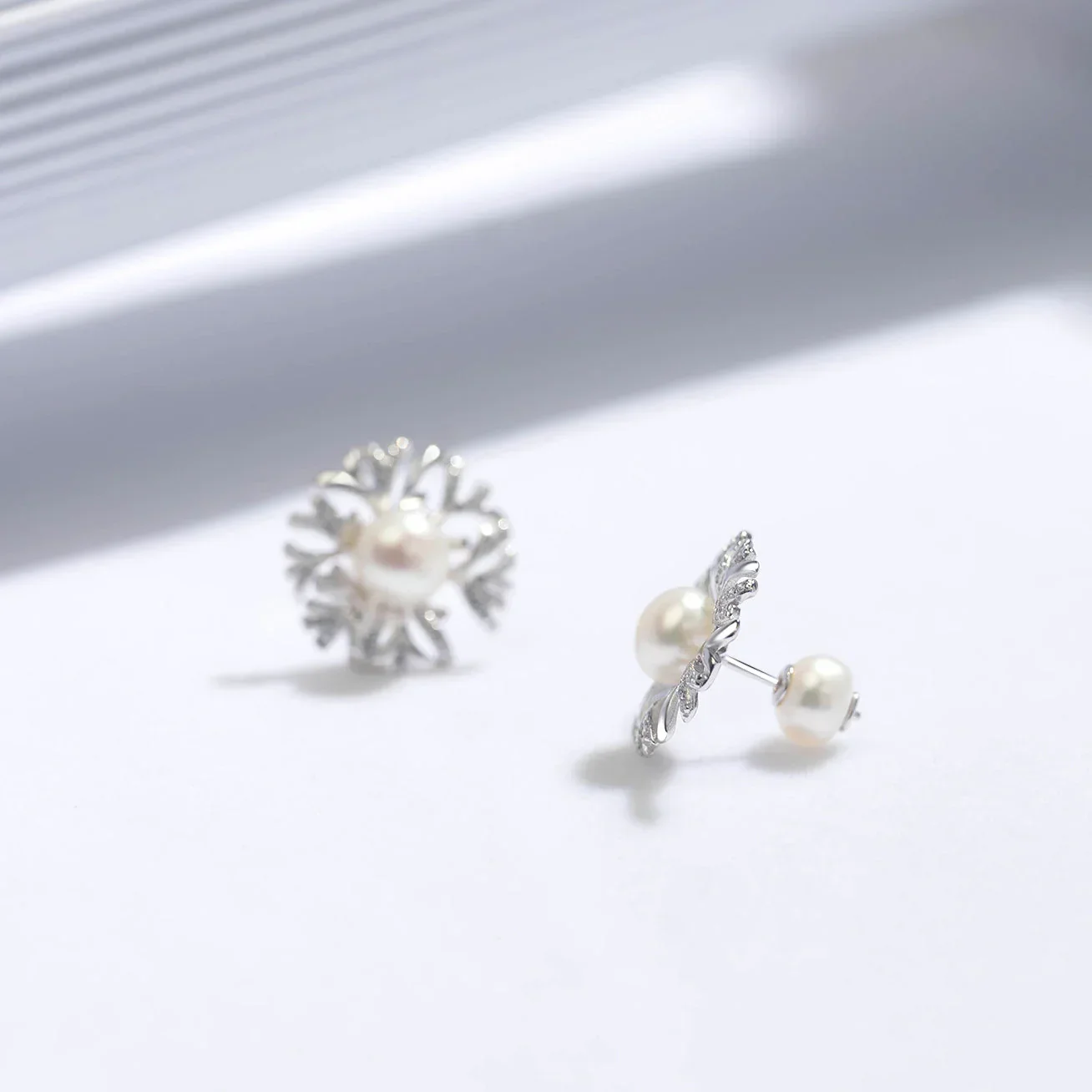PEARLY LUSTRE | Elegant Freshwater Pearl Earrings WE00502 | GARDENS - Image 4