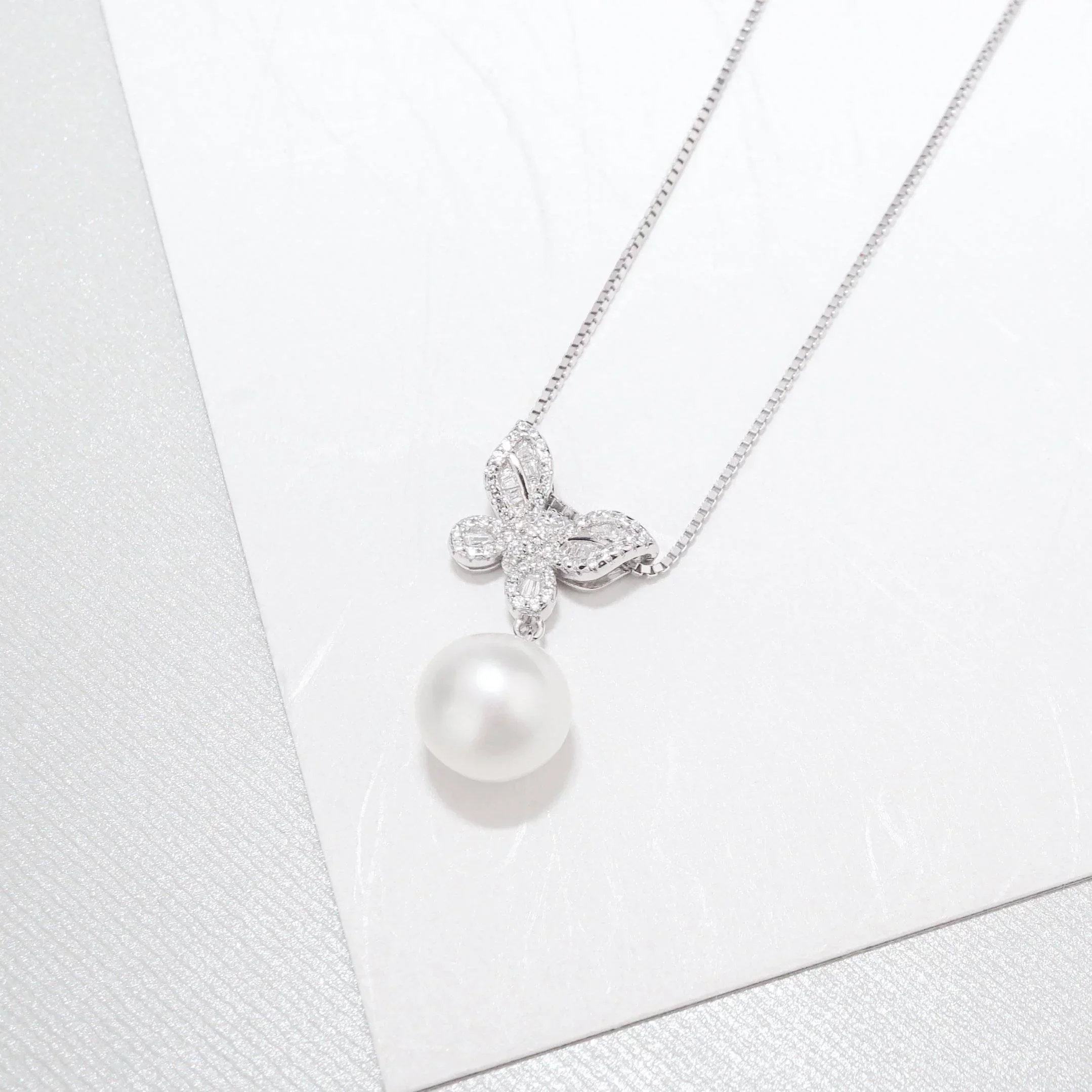 PEARLY LUSTRE | Elegant Freshwater Pearl Necklace WN00174 | GARDENS - Image 2
