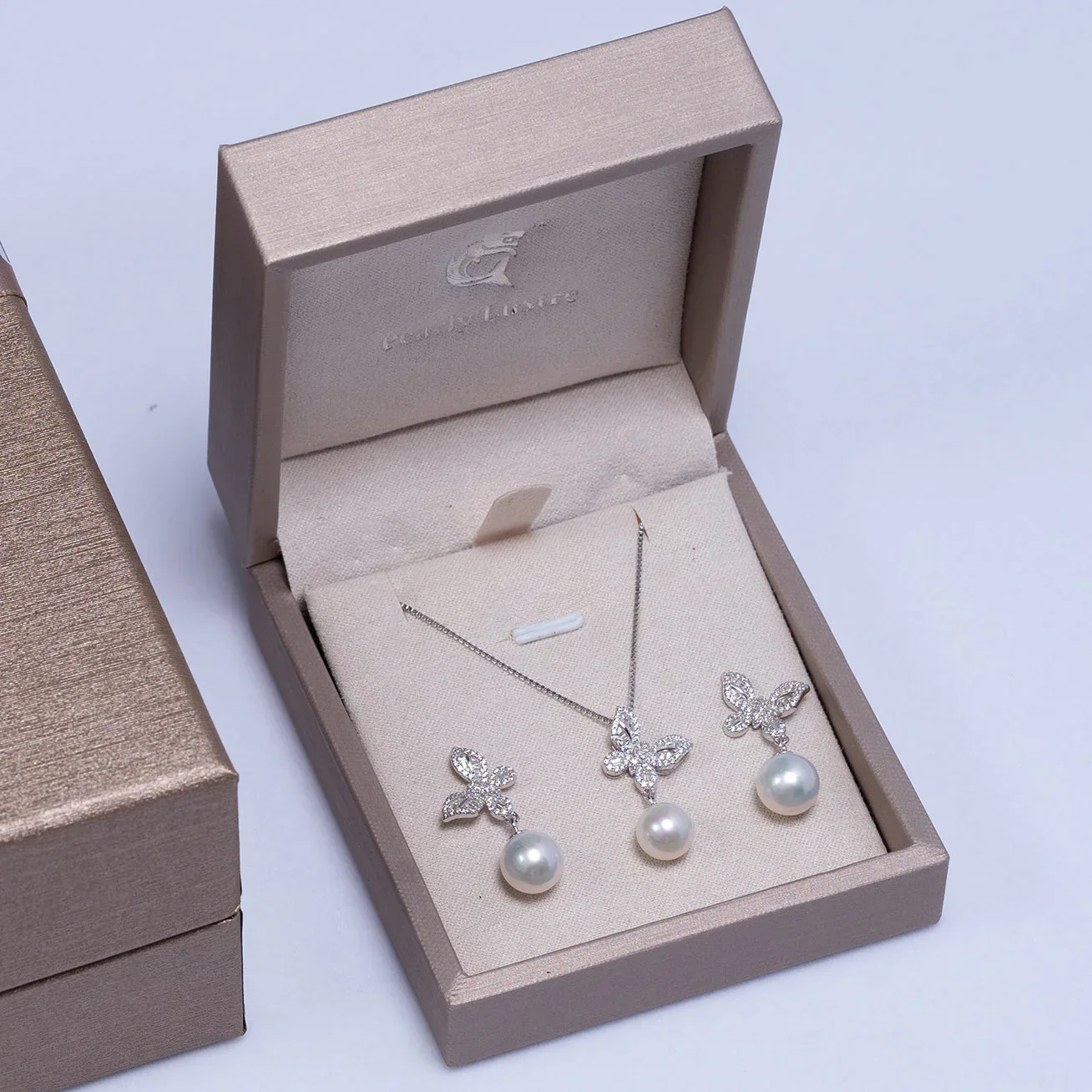 PEARLY LUSTRE | Elegant Freshwater Pearl Necklace WN00174 | GARDENS - Image 6