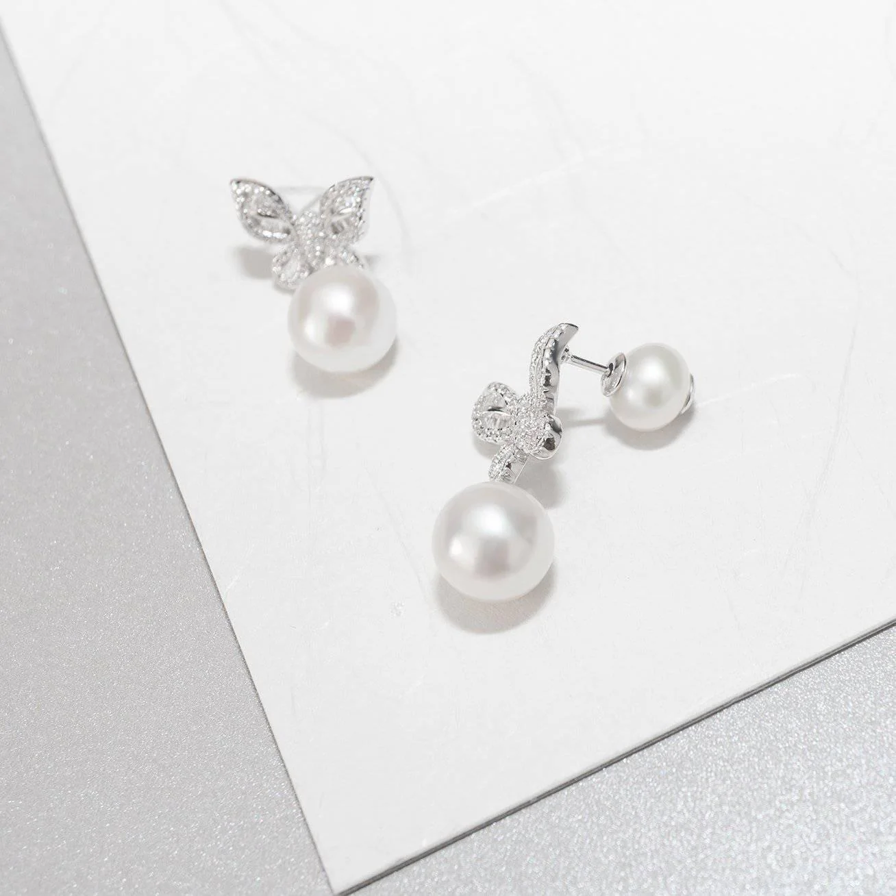 PEARLY LUSTRE | Elegant Pearl Earrings WE00179 | GARDENS - Image 3