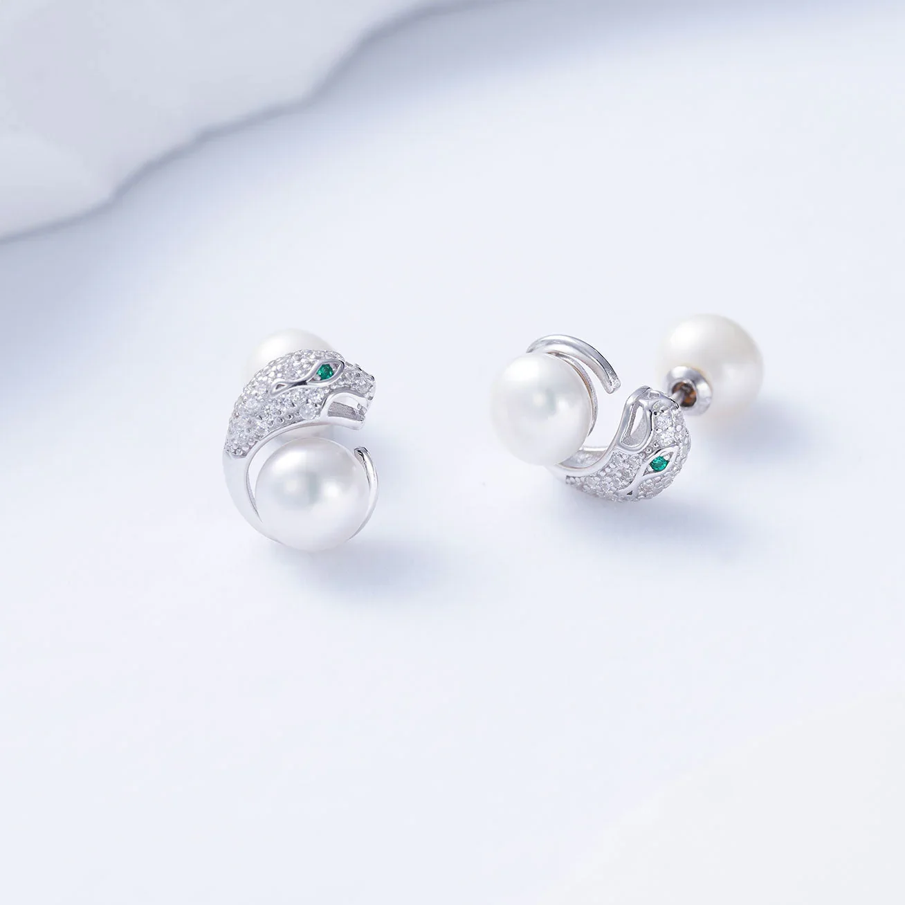 PEARLY LUSTRE | Leopard Freshwater Pearl Earrings WE00084 | SAFARI - Image 3