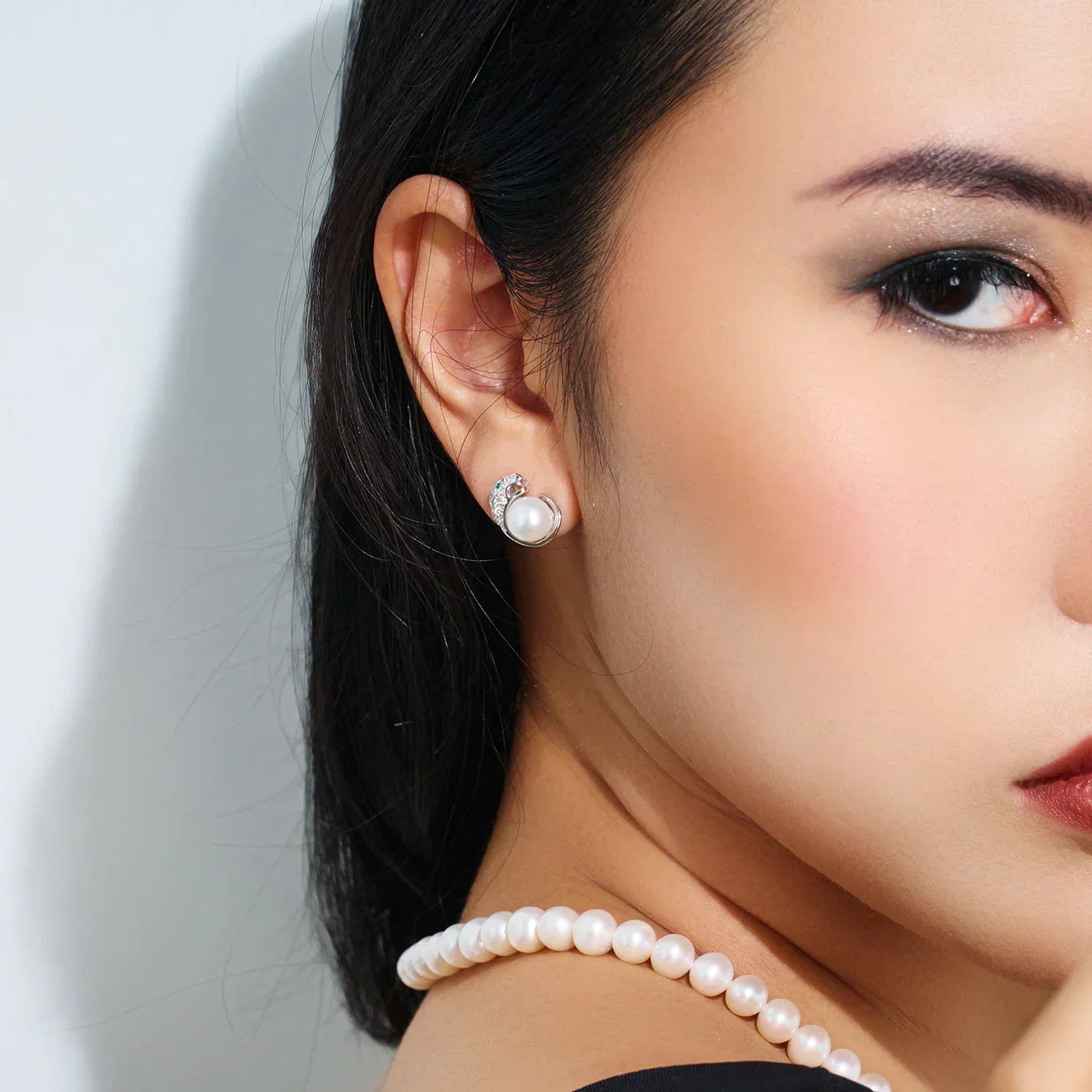 PEARLY LUSTRE | Leopard Freshwater Pearl Earrings WE00084 | SAFARI - Image 5