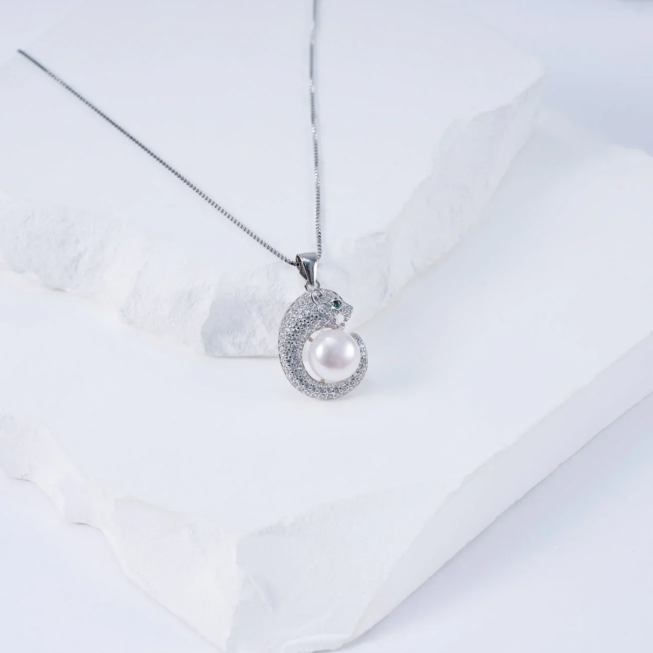 PEARLY LUSTRE | Leopard Freshwater Pearl Necklace WN00084 | SAFARI - Image 2