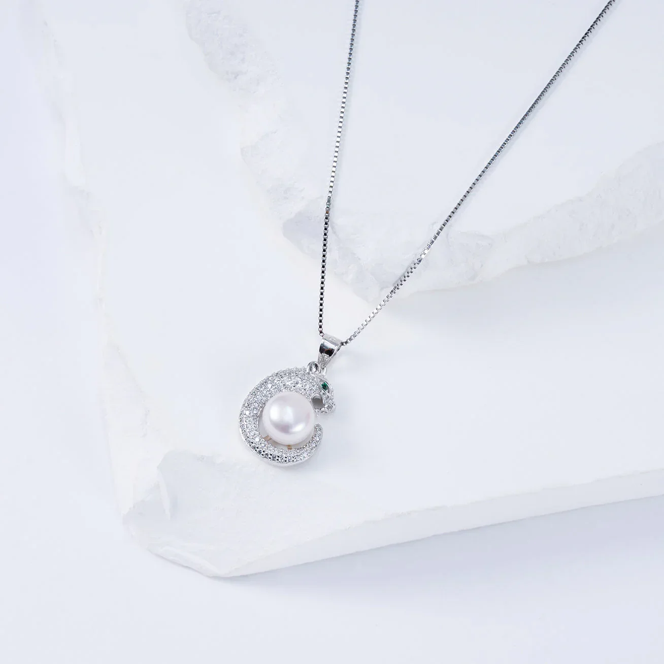 PEARLY LUSTRE | Leopard Freshwater Pearl Necklace WN00084 | SAFARI - Image 3