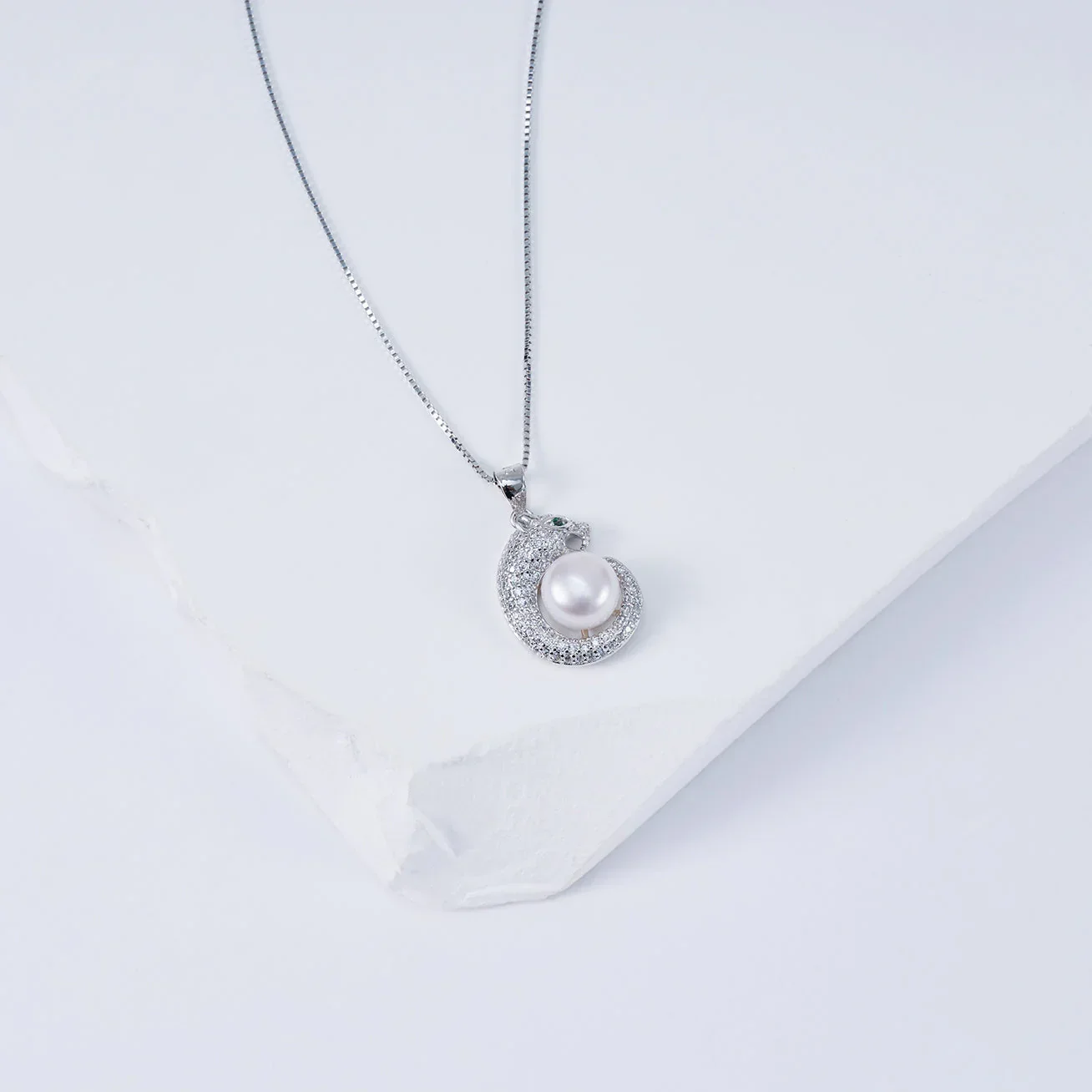 PEARLY LUSTRE | Leopard Freshwater Pearl Necklace WN00084 | SAFARI - Image 4