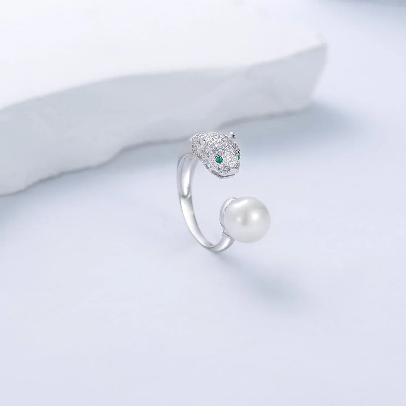 PEARLY LUSTRE | Leopard Freshwater Pearl Ring WR00038 | SAFARI - Image 2