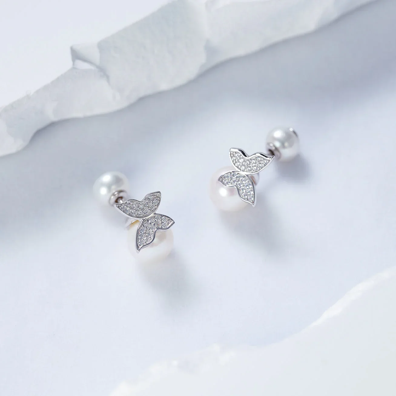 PEARLY LUSTRE | Top Grade Freshwater Pearl Earrings WE00691 | GARDENS - Image 2