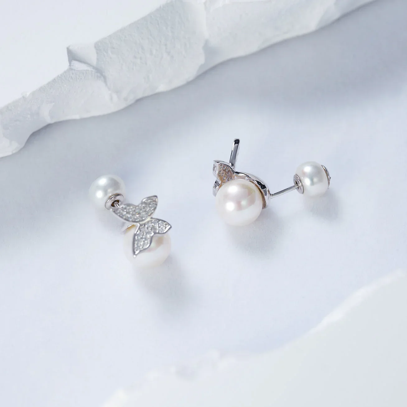 PEARLY LUSTRE | Top Grade Freshwater Pearl Earrings WE00691 | GARDENS - Image 3