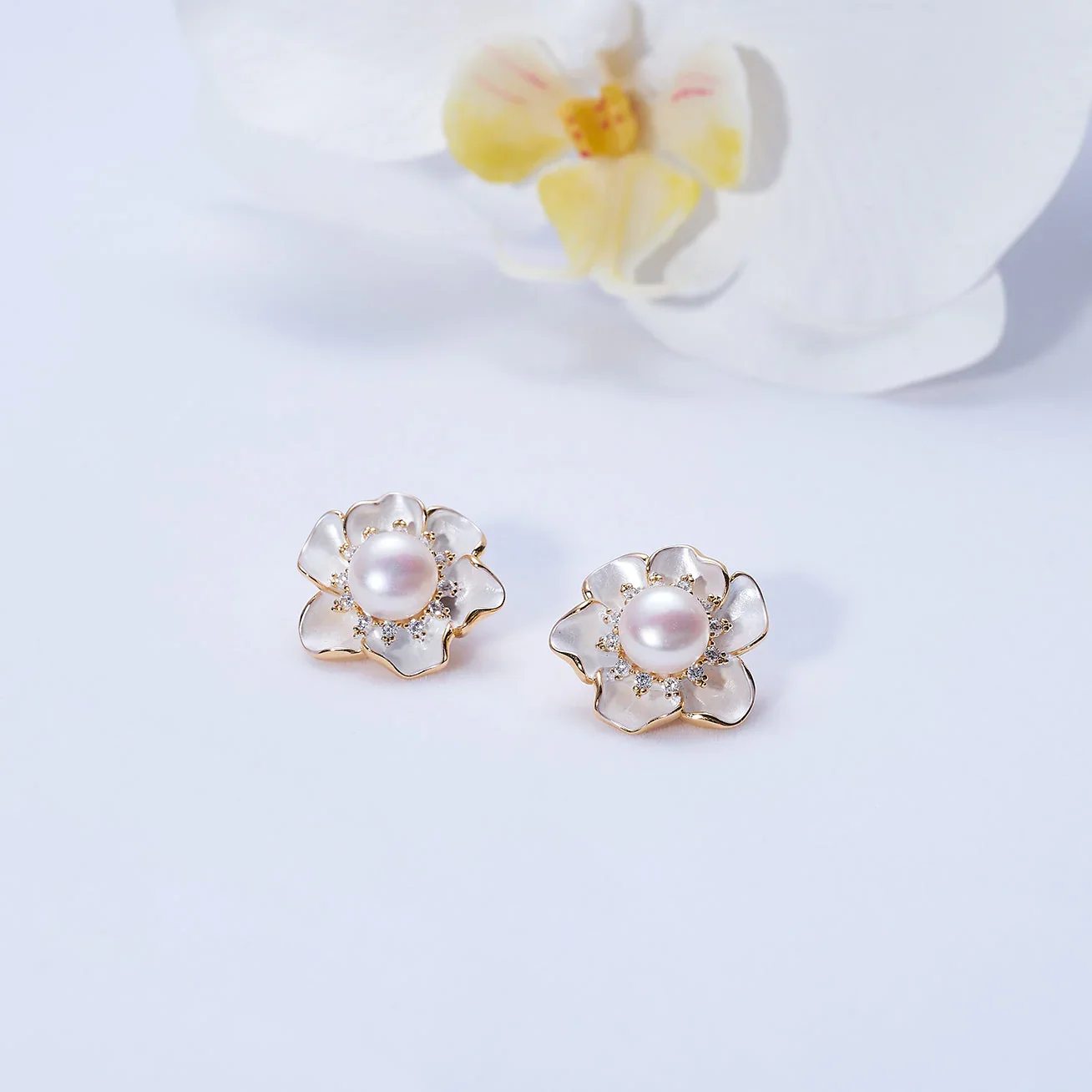 PEARLY LUSTRE | Top Grade Freshwater Pearl Earrings WE00801 | ORCHID - Image 2