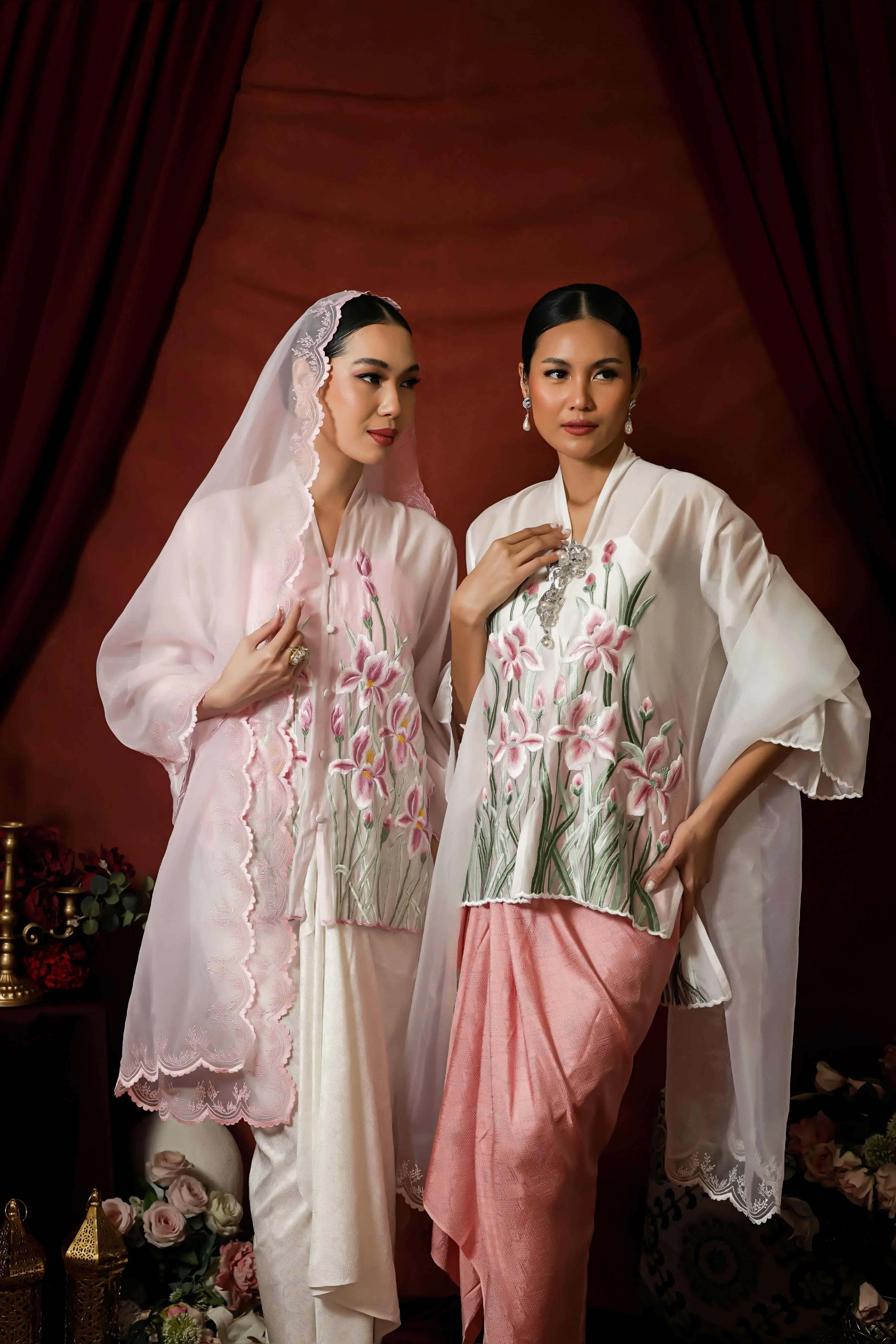 ROEMAH KEBAYA VIELGA | Orchid Bloom Short Kebaya Raya - Image 3
