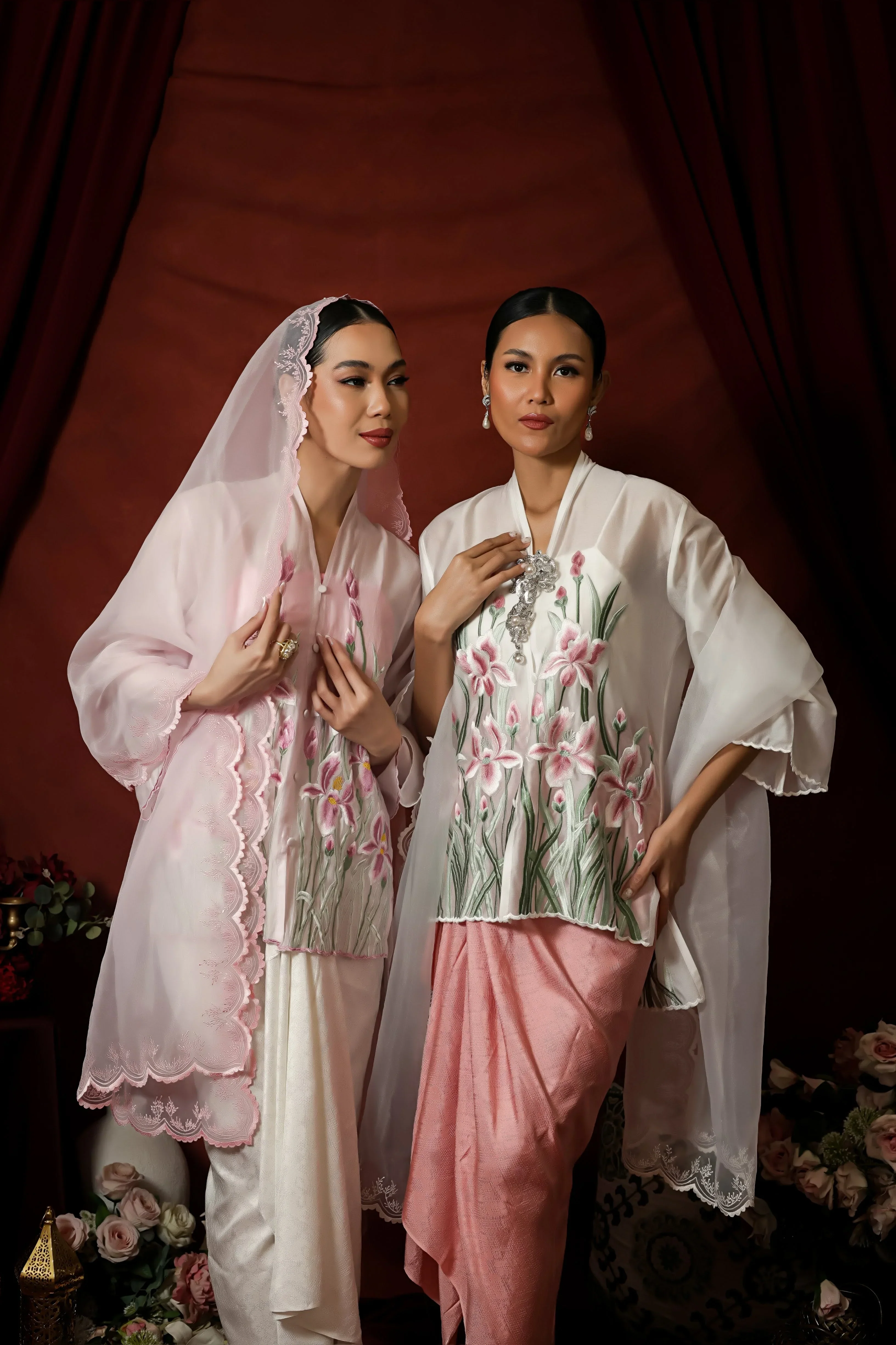ROEMAH KEBAYA VIELGA | Orchid Bloom Short Kebaya Raya - Image 5