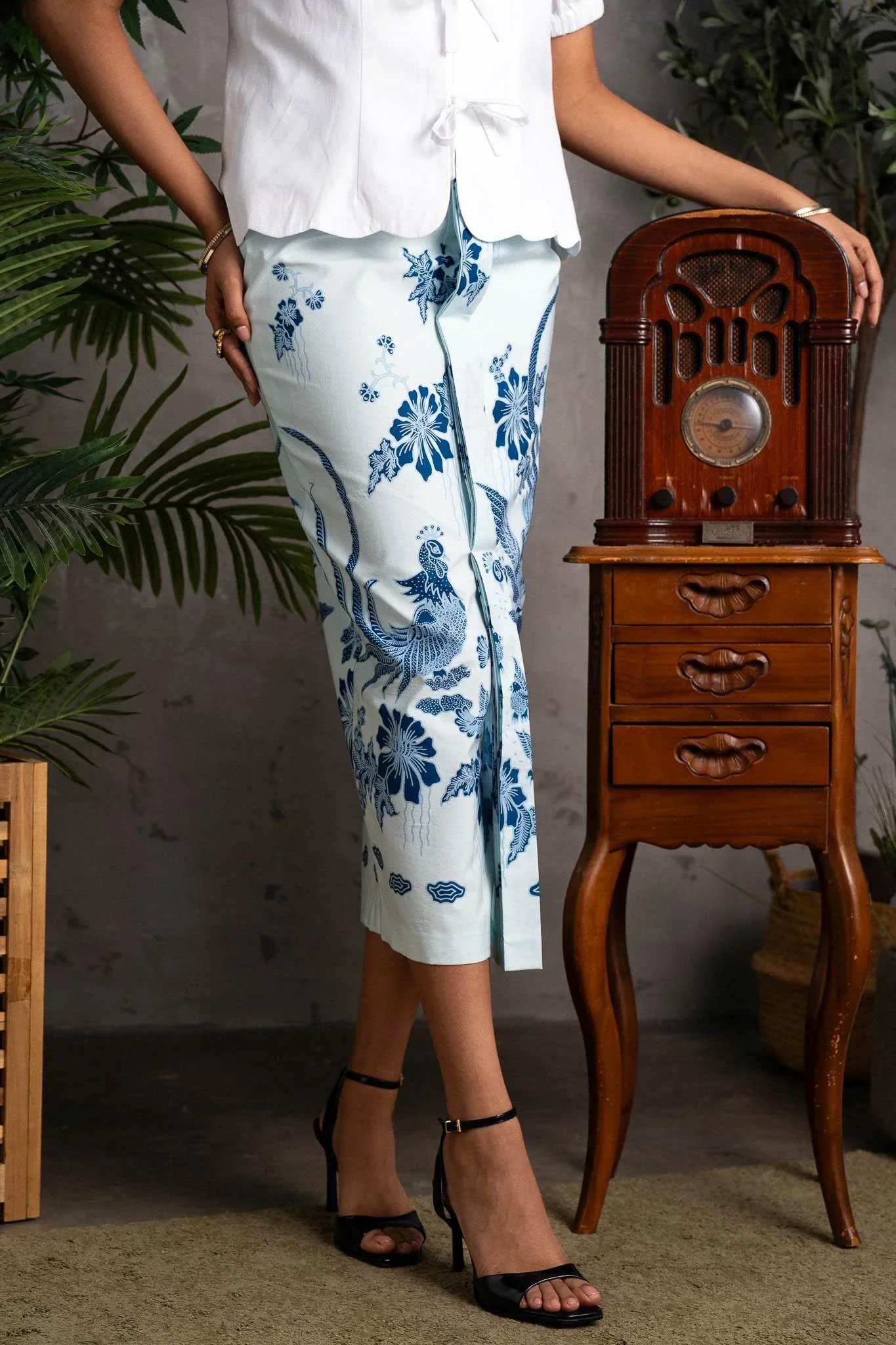 STUDIO GYPSIED | Batik Wiron Skirt In Merak Porcelain - Image 2