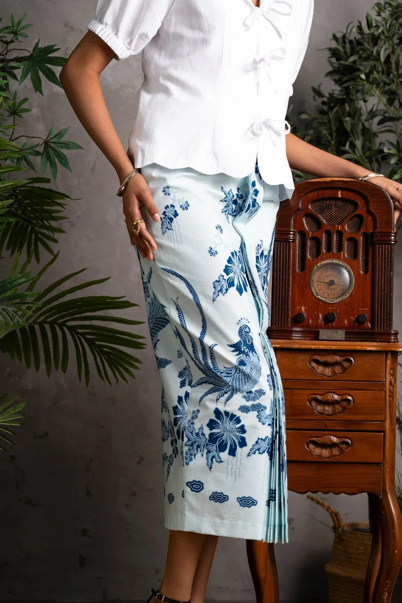 STUDIO GYPSIED | Batik Wiron Skirt In Merak Porcelain - Image 3