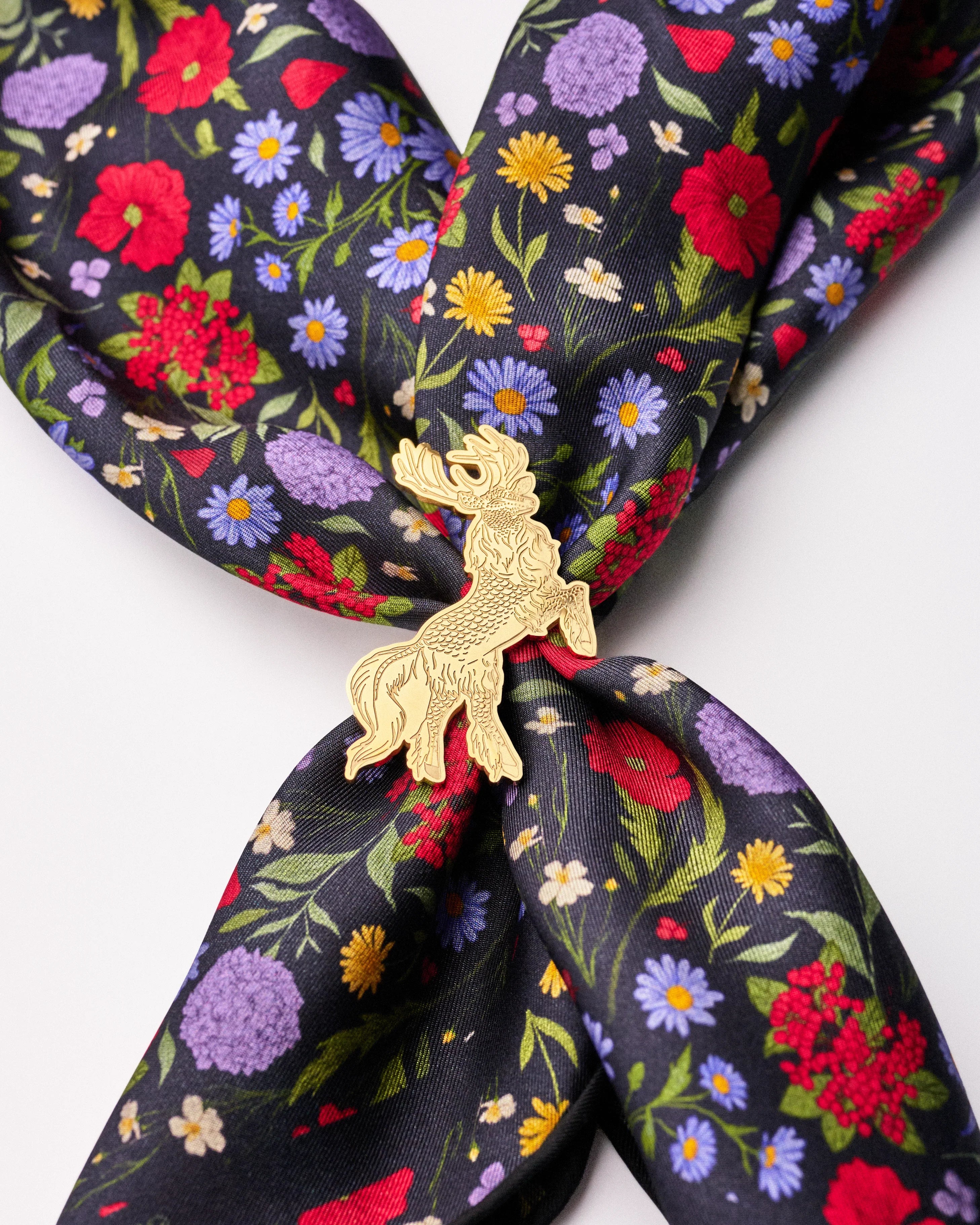 STUDIO QILING | Courbette Scarf Ring Gold - Image 3