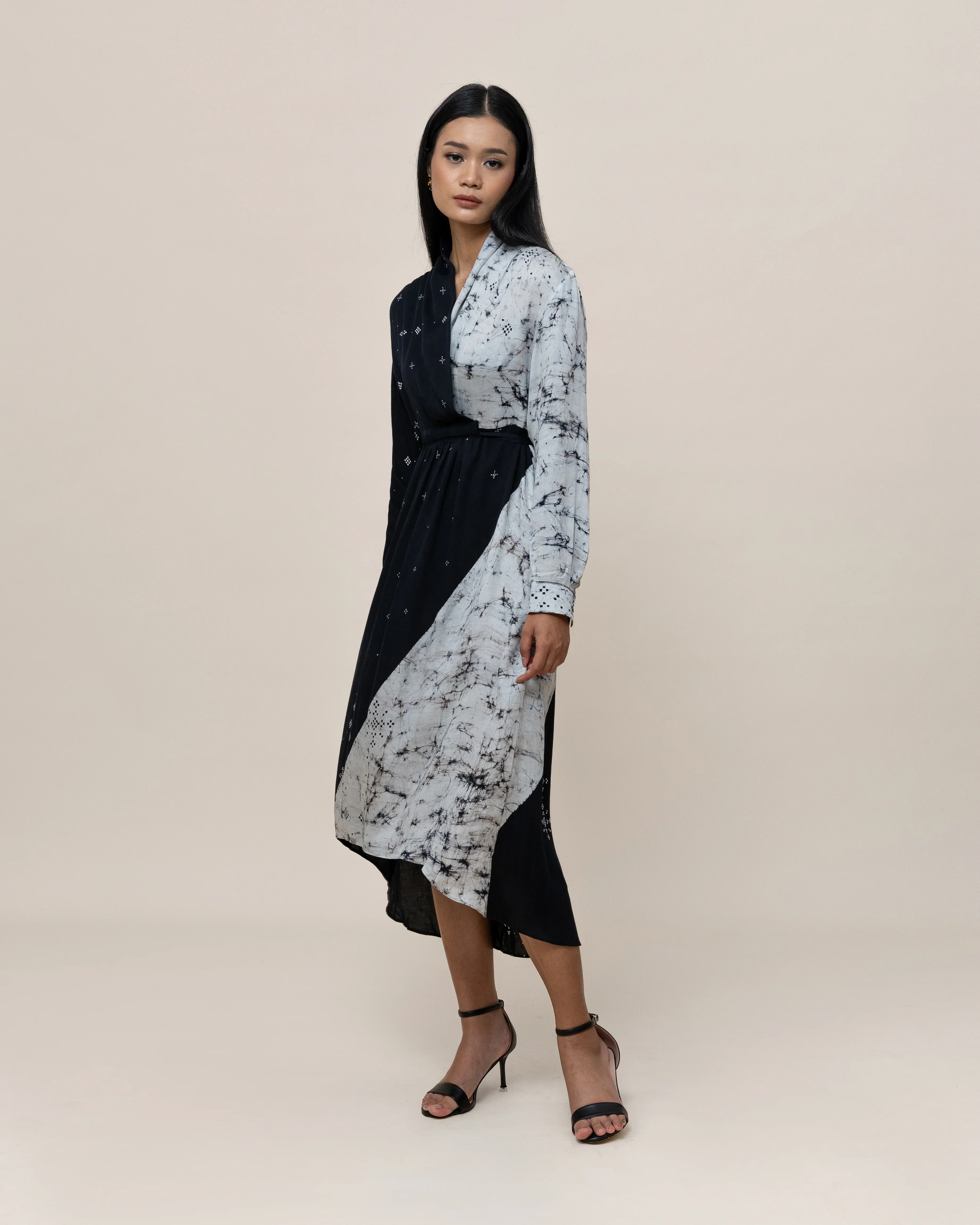 SUKKHA CITTA | ANGKASA - Long Sleeves Evening Dress - Image 2