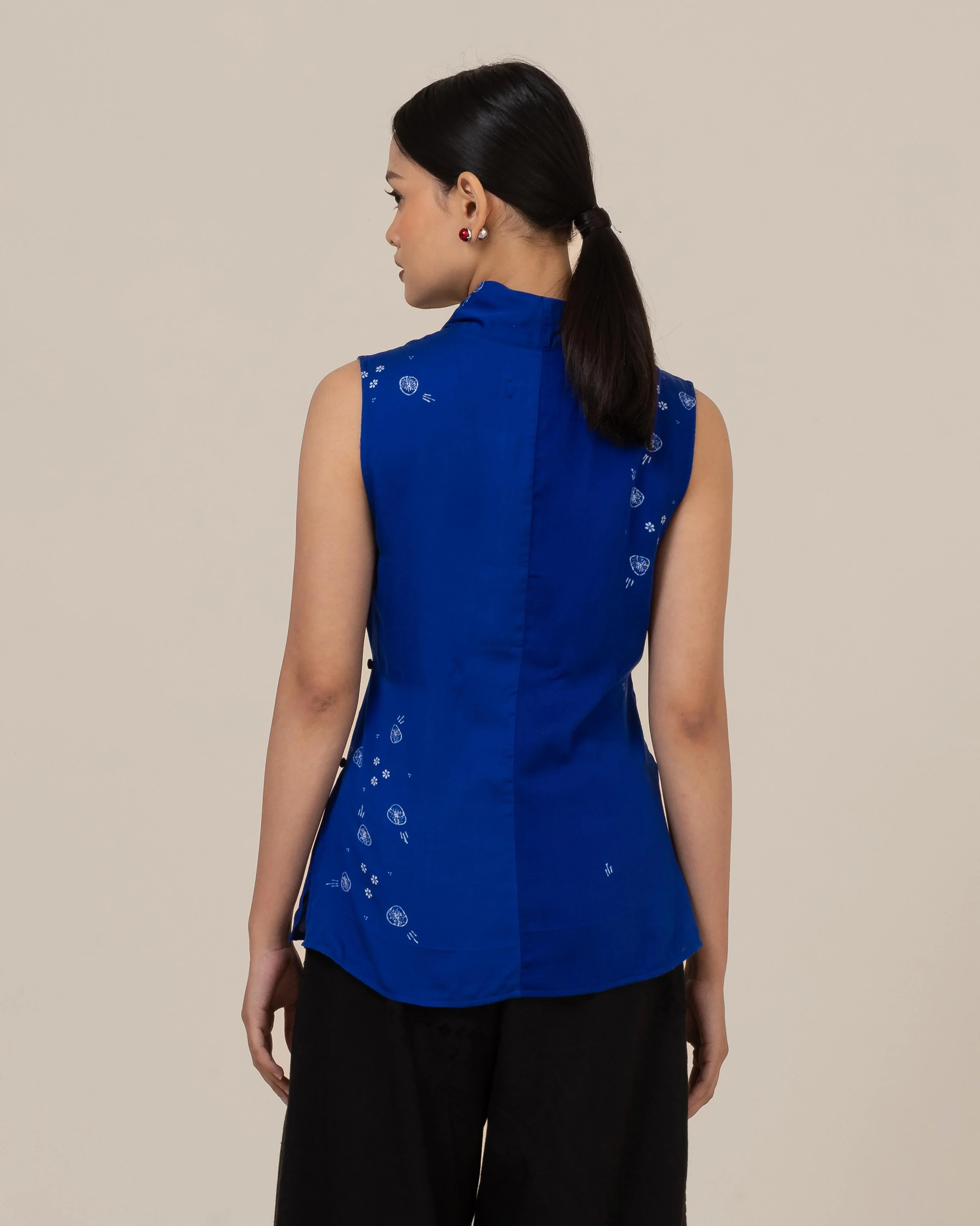 SUKKHA CITTA | FLORA - Classic Wrap Top - Image 4