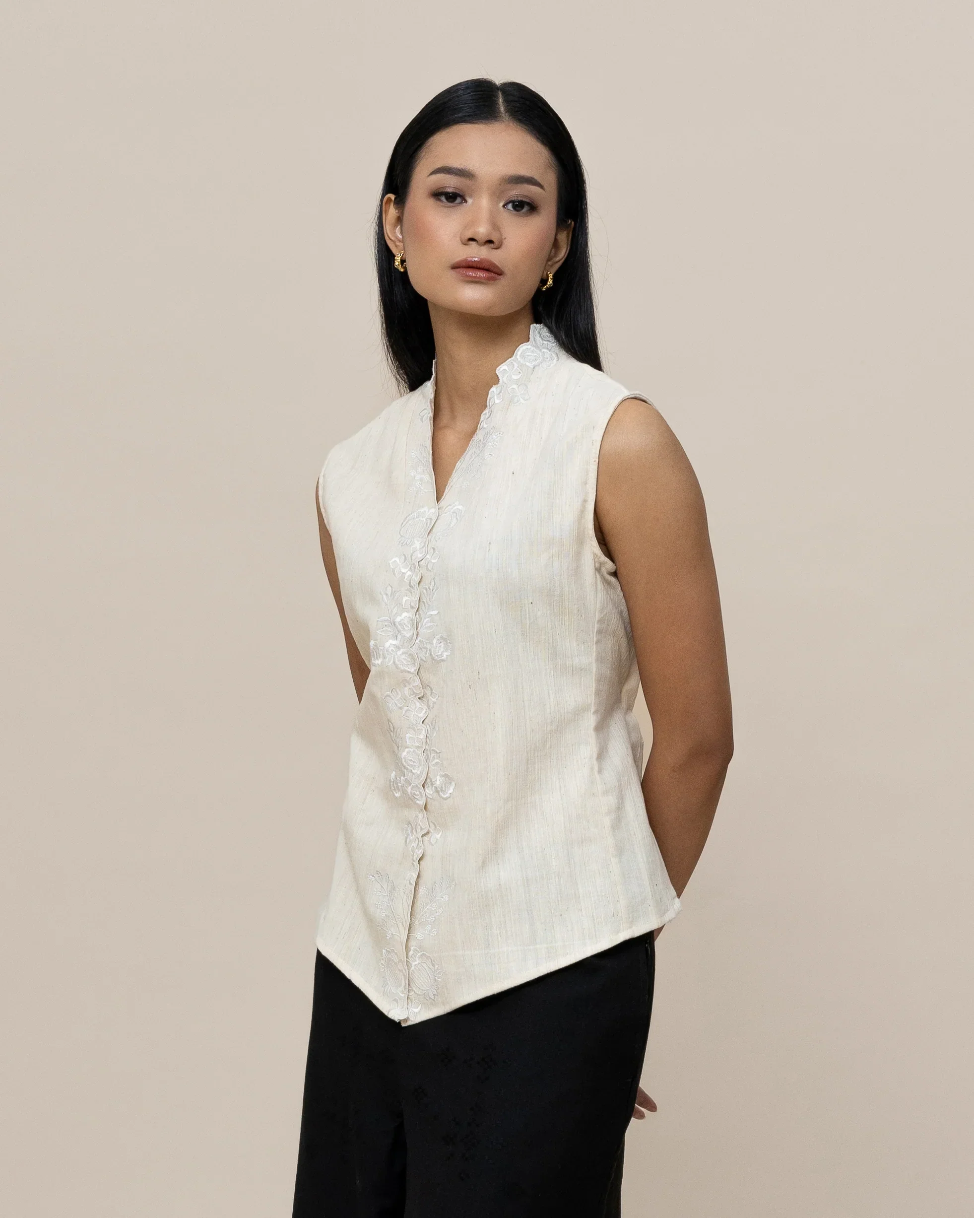 SUKKHA CITTA | KAPAS - Embroidered Kebaya Vest - Image 2