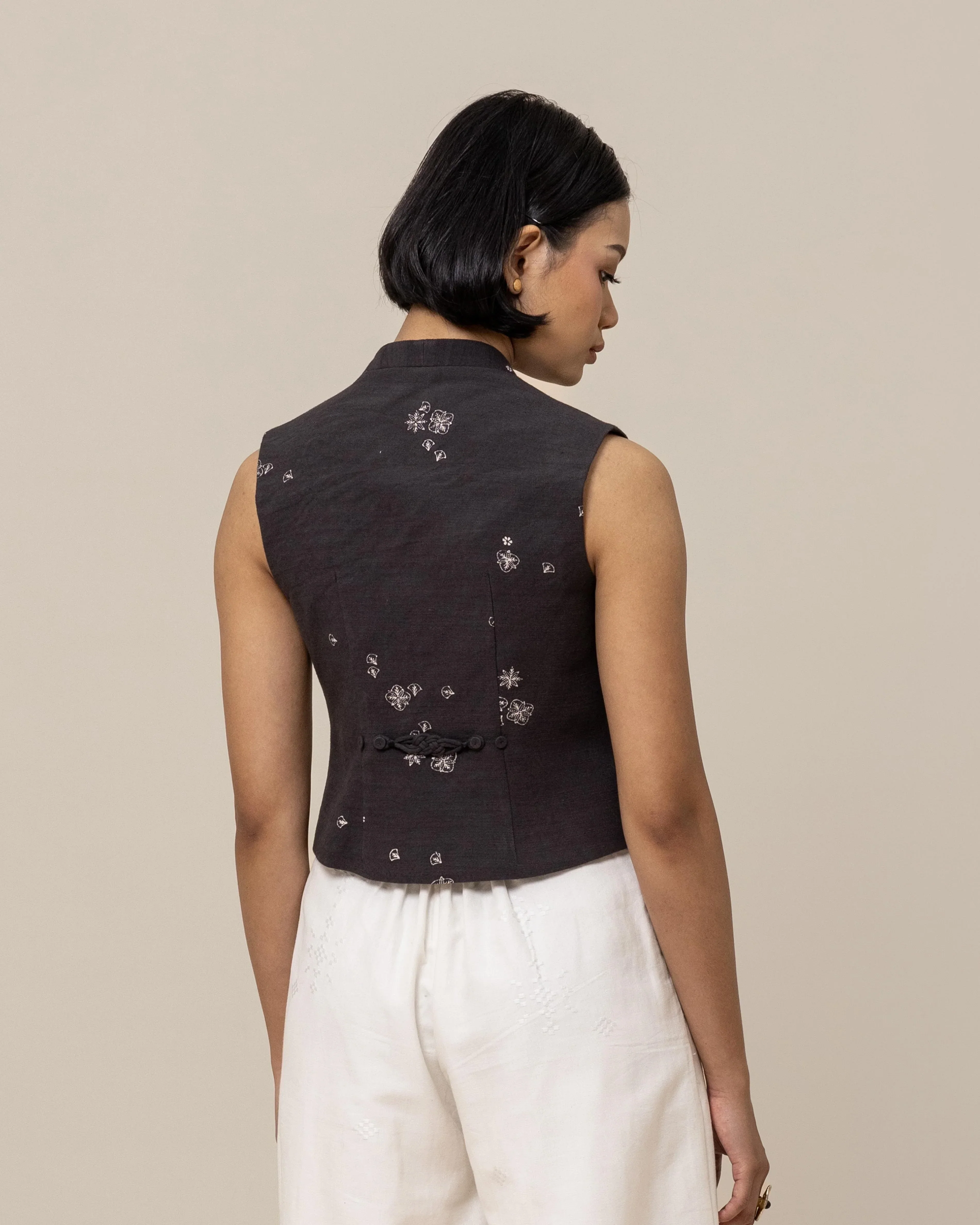 SUKKHA CITTA | SERIBU BUNGA - Structured Vest - Image 3