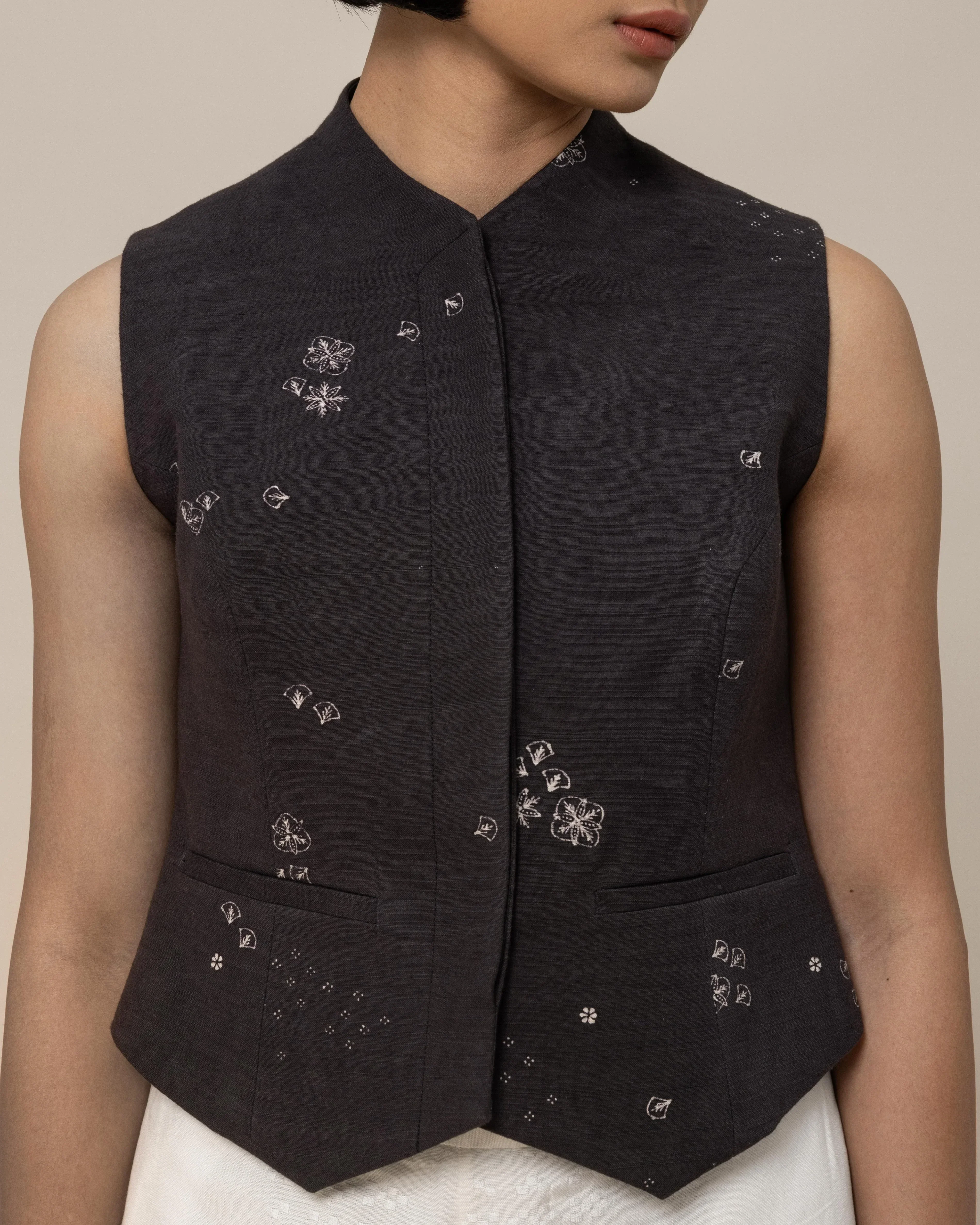SUKKHA CITTA | SERIBU BUNGA - Structured Vest - Image 4
