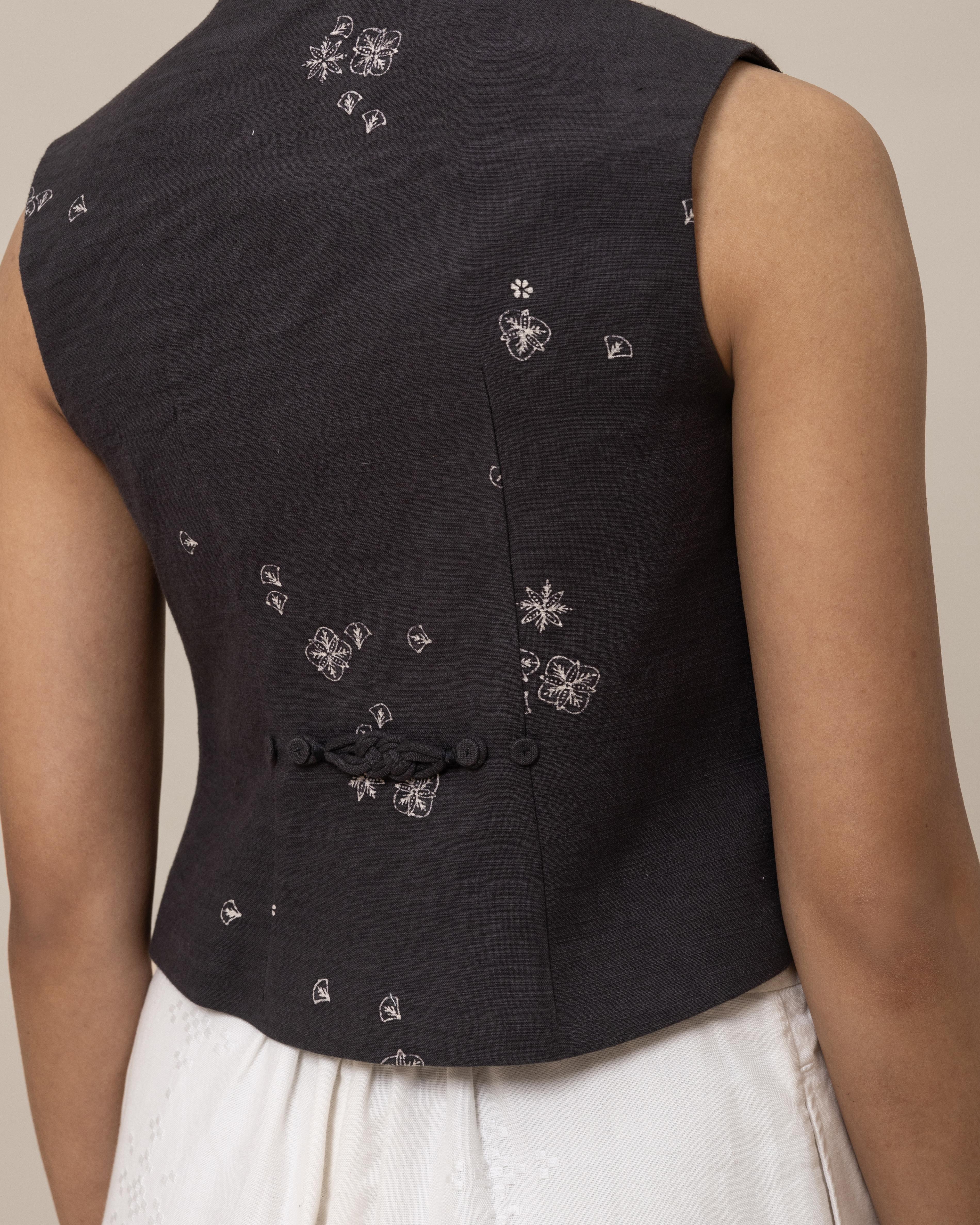 SUKKHA CITTA | SERIBU BUNGA - Structured Vest - Image 5